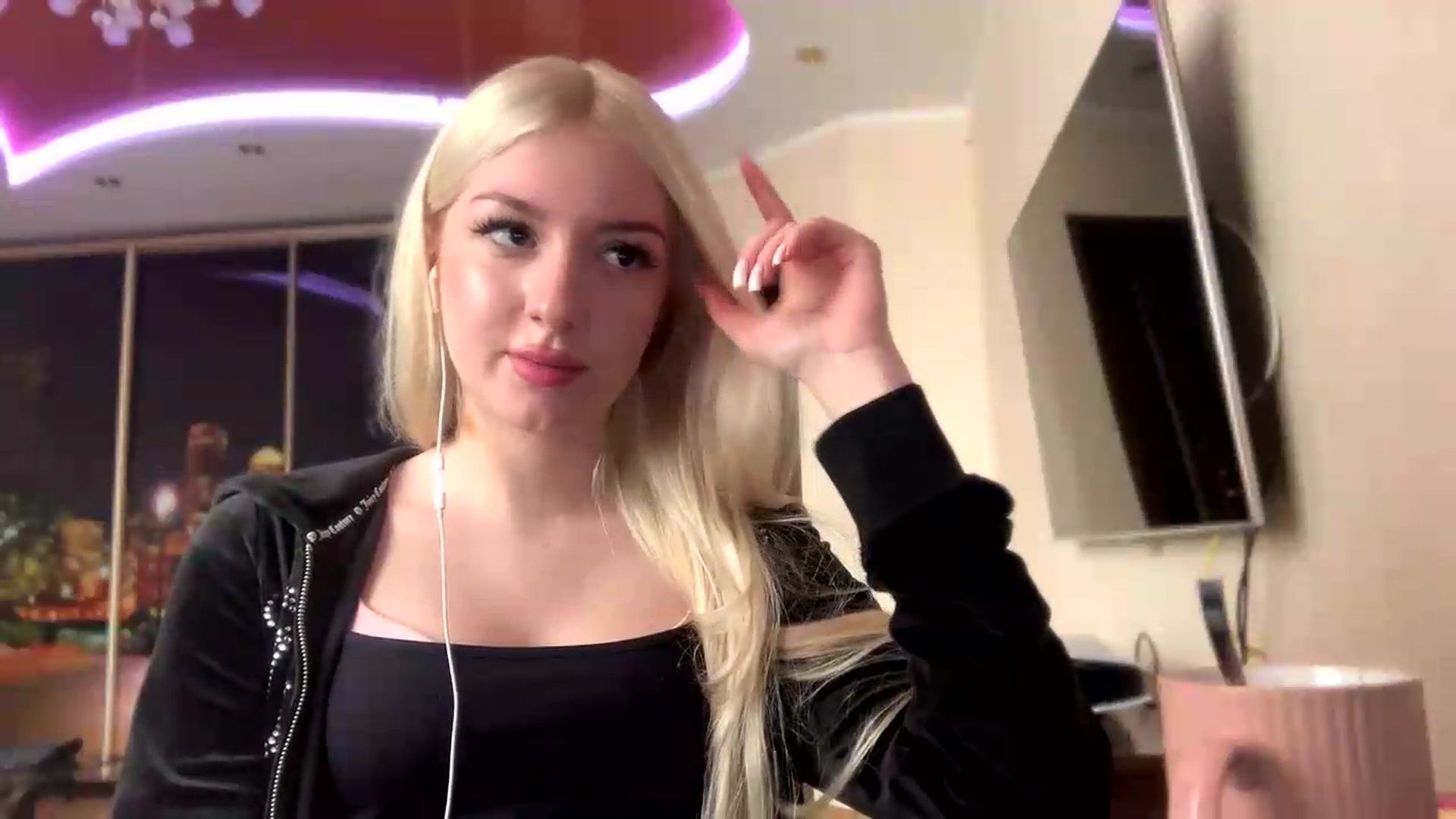 Gallery image thumbnail from SyndyRein's myfreecams stream on, 05/19/2026, 13:03 image 6 of 20