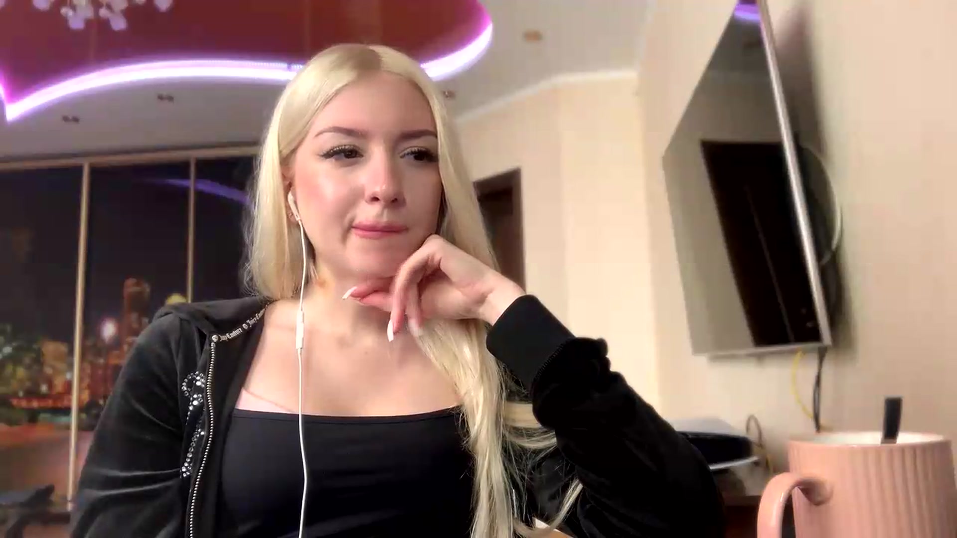 Gallery image thumbnail from SyndyRein's myfreecams stream on, 05/19/2026, 13:03 image 7 of 20