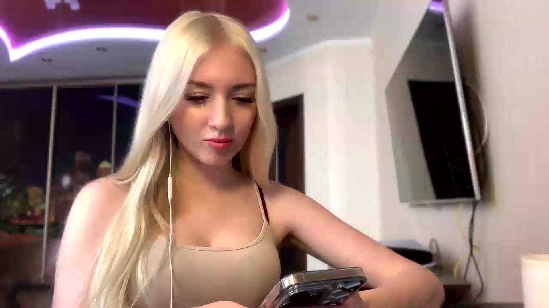 Gallery image thumbnail from SyndyRein's myfreecams stream on, 05/20/2026, 11:41 image 4 of 20