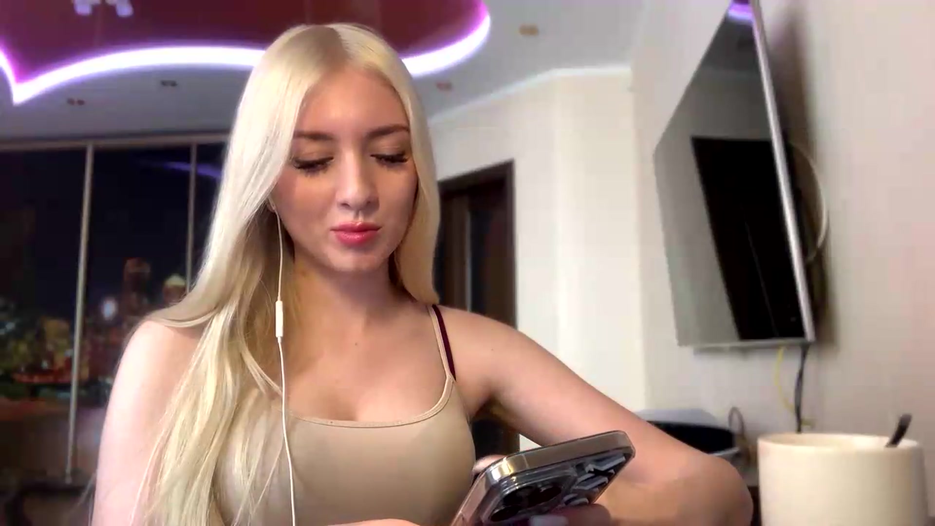 Gallery image thumbnail from SyndyRein's myfreecams stream on, 05/20/2026, 11:41 image 6 of 20