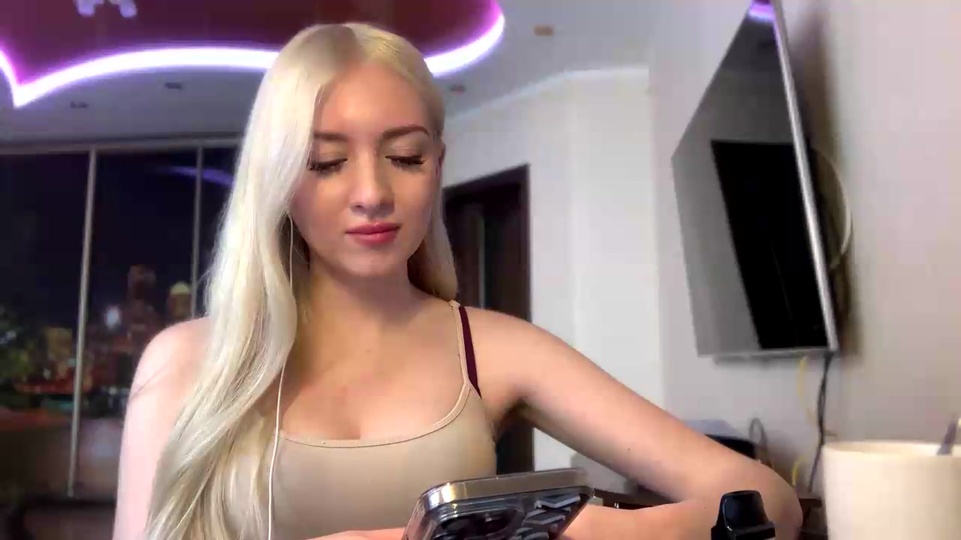 Gallery image thumbnail from SyndyRein's myfreecams stream on, 05/20/2026, 11:41 image 12 of 20