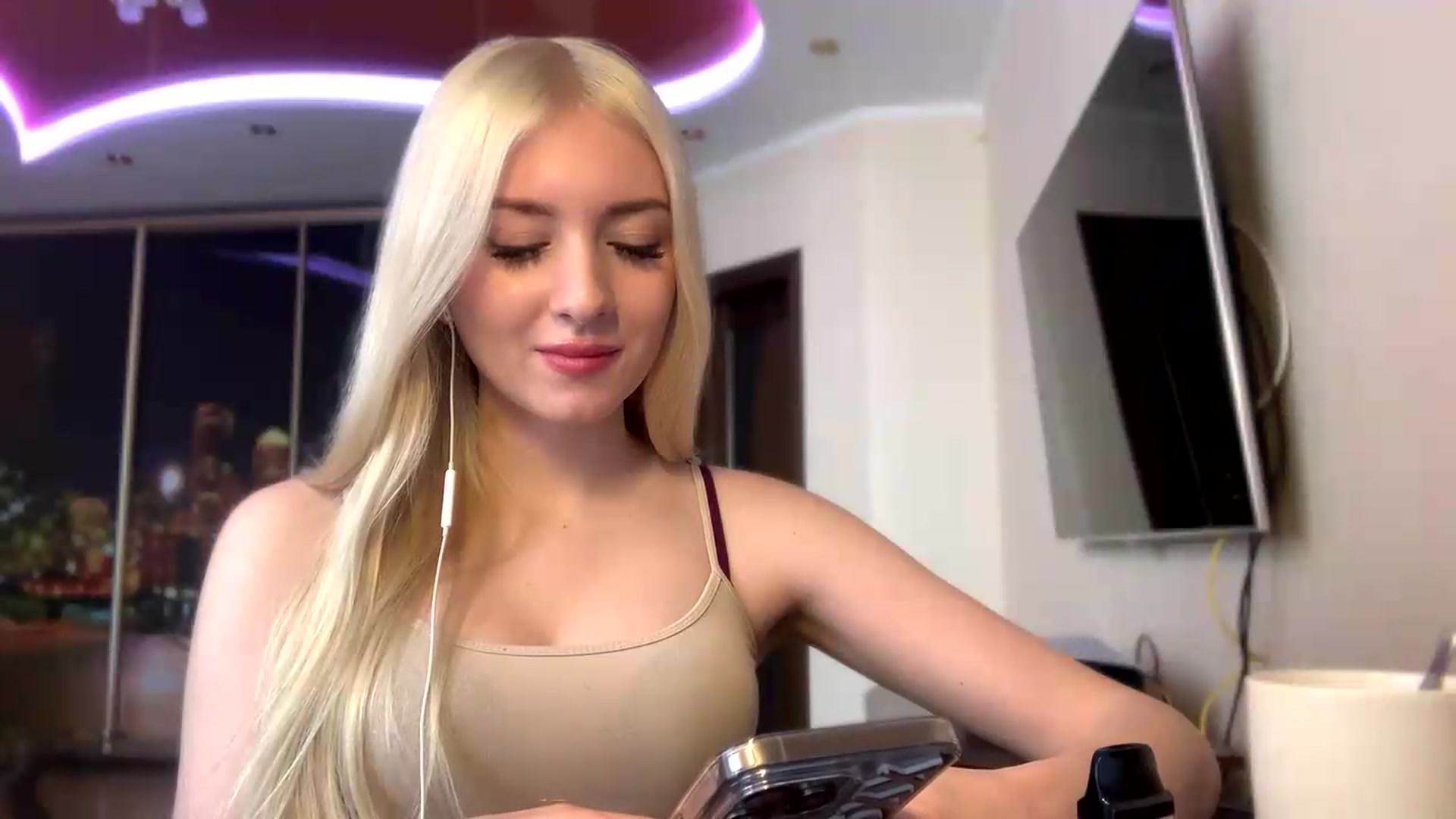 Gallery image thumbnail from SyndyRein's myfreecams stream on, 05/20/2026, 11:41 image 10 of 20