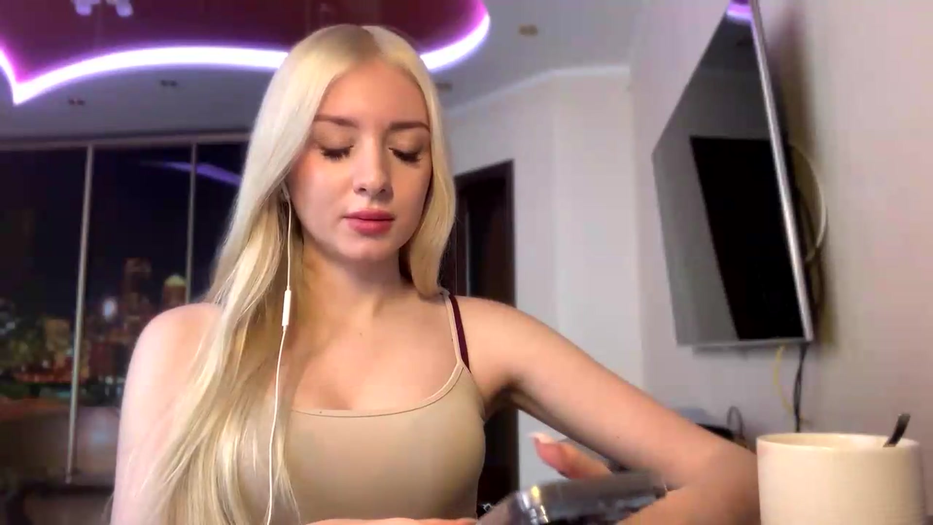 Gallery image thumbnail from SyndyRein's myfreecams stream on, 05/20/2026, 11:41 image 9 of 20