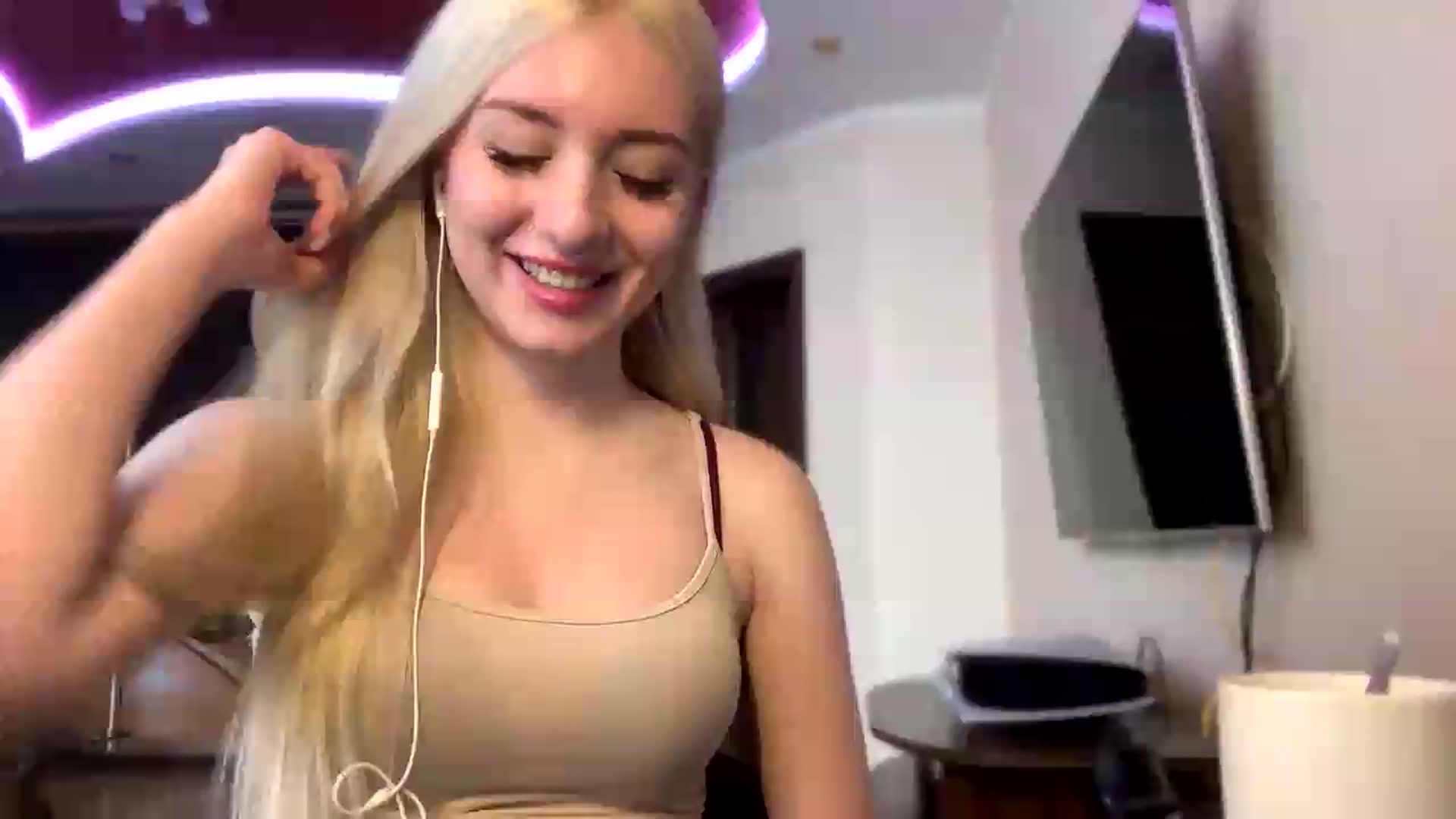 Gallery image thumbnail from SyndyRein's myfreecams stream on, 05/20/2026, 11:41 image 16 of 20