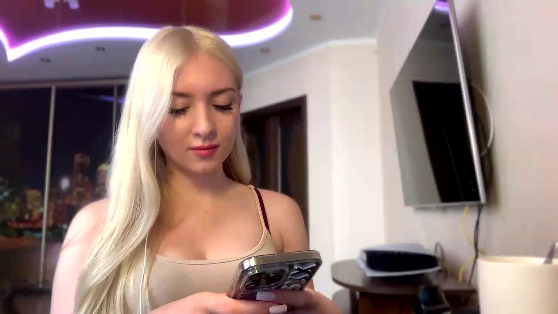 Gallery image thumbnail from SyndyRein's myfreecams stream on, 05/20/2026, 11:41 image 14 of 20