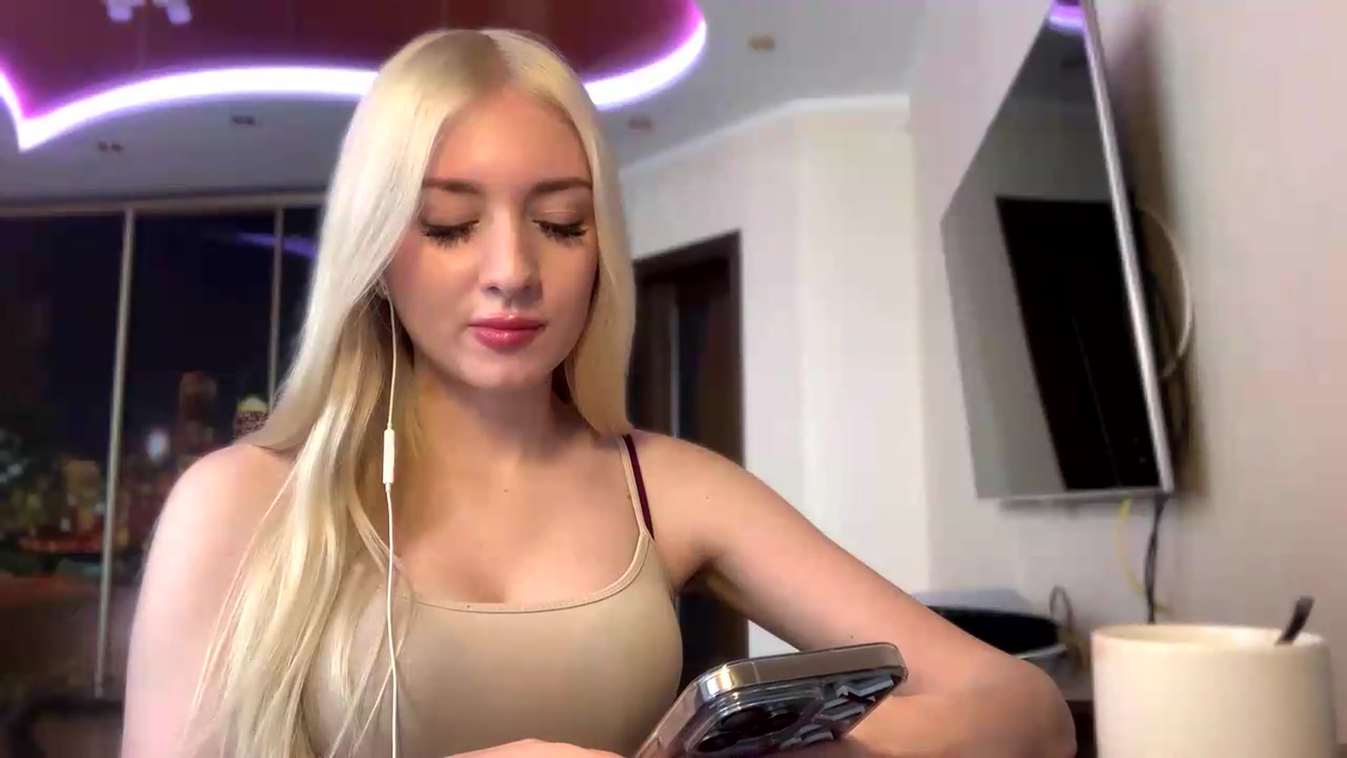 Gallery image thumbnail from SyndyRein's myfreecams stream on, 05/20/2026, 11:41 image 7 of 20
