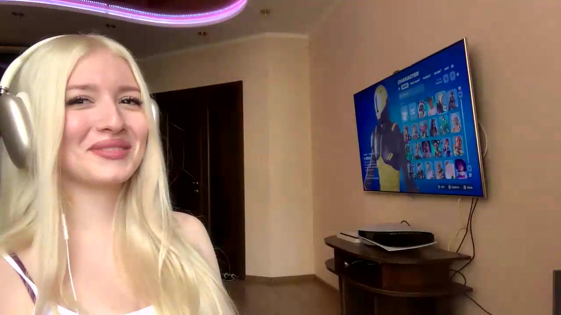 Gallery image thumbnail from SyndyRein's myfreecams stream on, 05/21/2026, 09:44 image 14 of 20