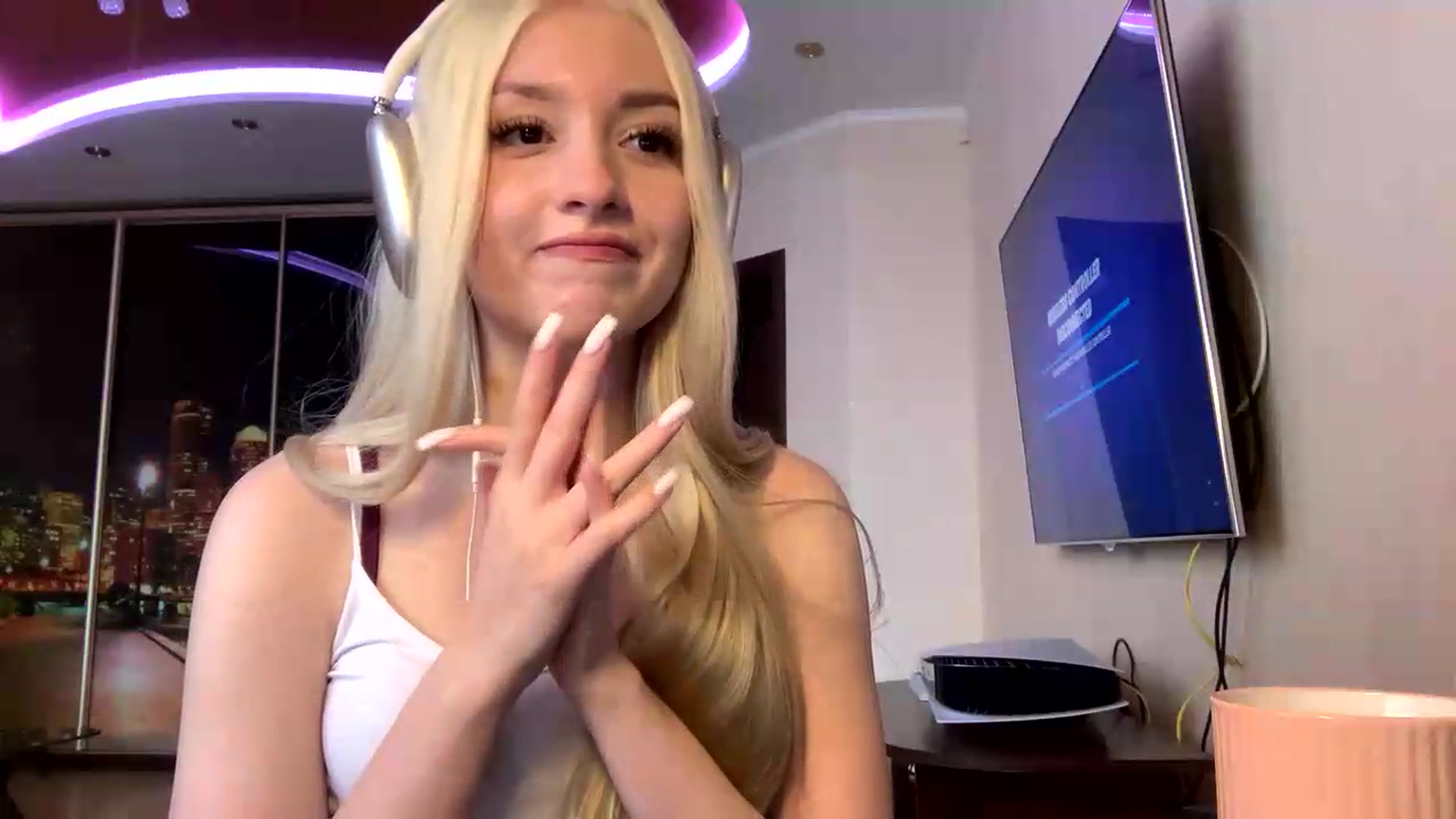 Gallery image thumbnail from SyndyRein's myfreecams stream on, 05/21/2026, 10:24 image 14 of 20