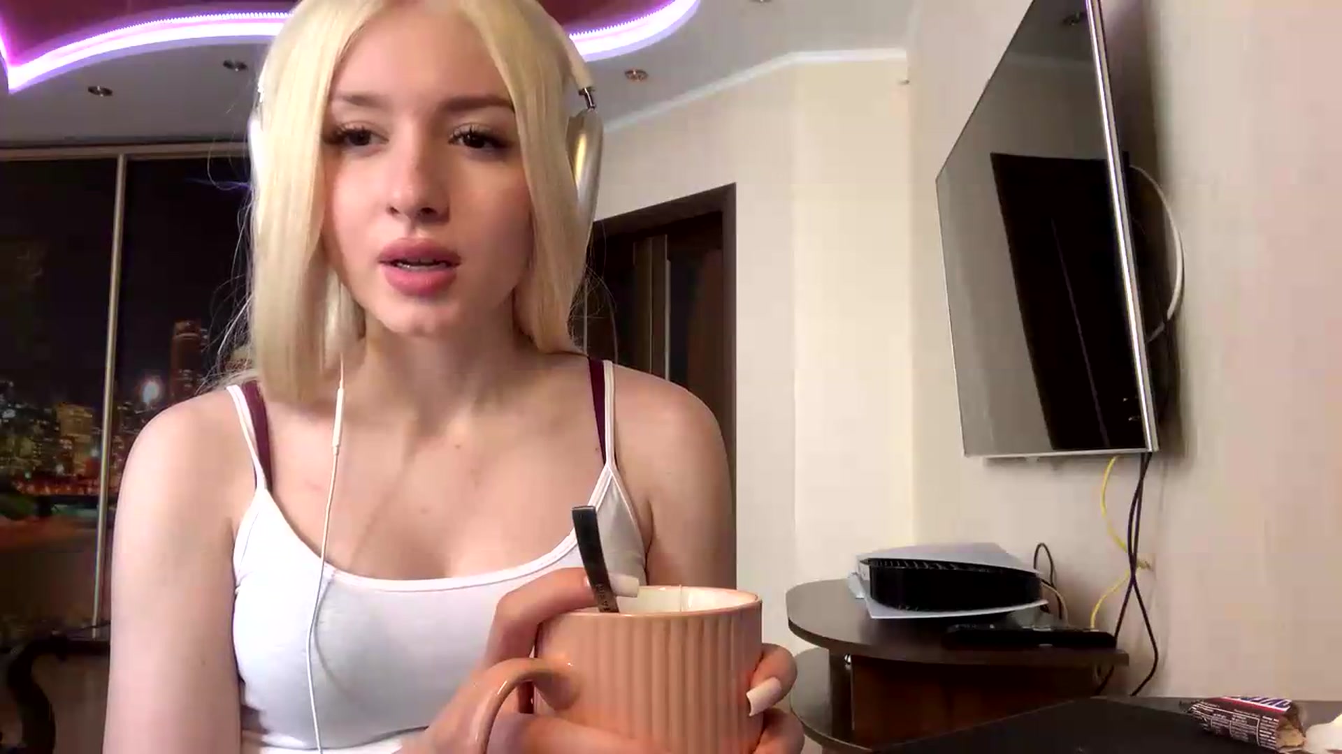 Gallery image thumbnail from SyndyRein's myfreecams stream on, 05/21/2026, 11:33 image 19 of 20