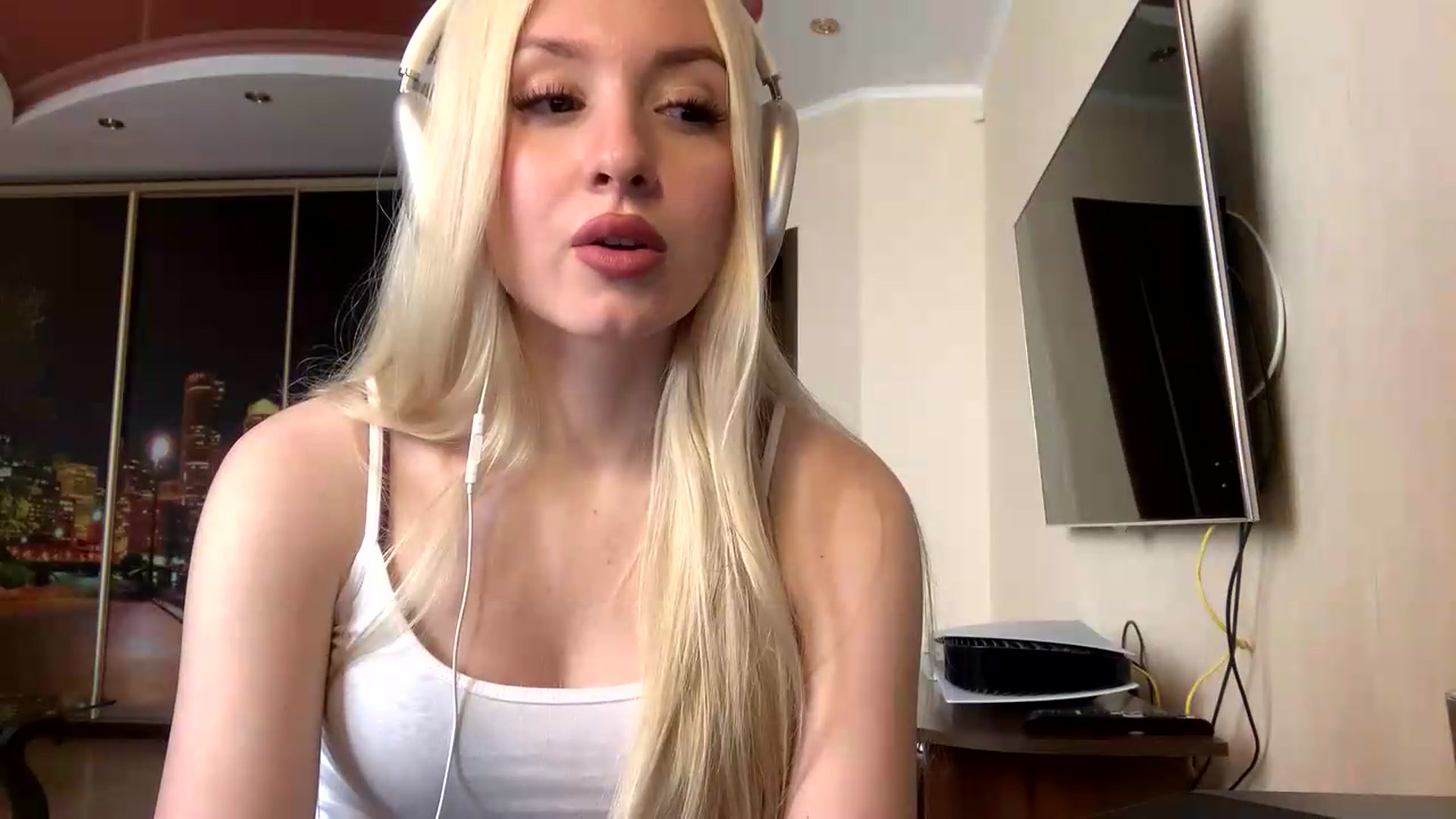 Gallery image thumbnail from SyndyRein's myfreecams stream on, 05/21/2026, 13:04 image 13 of 20