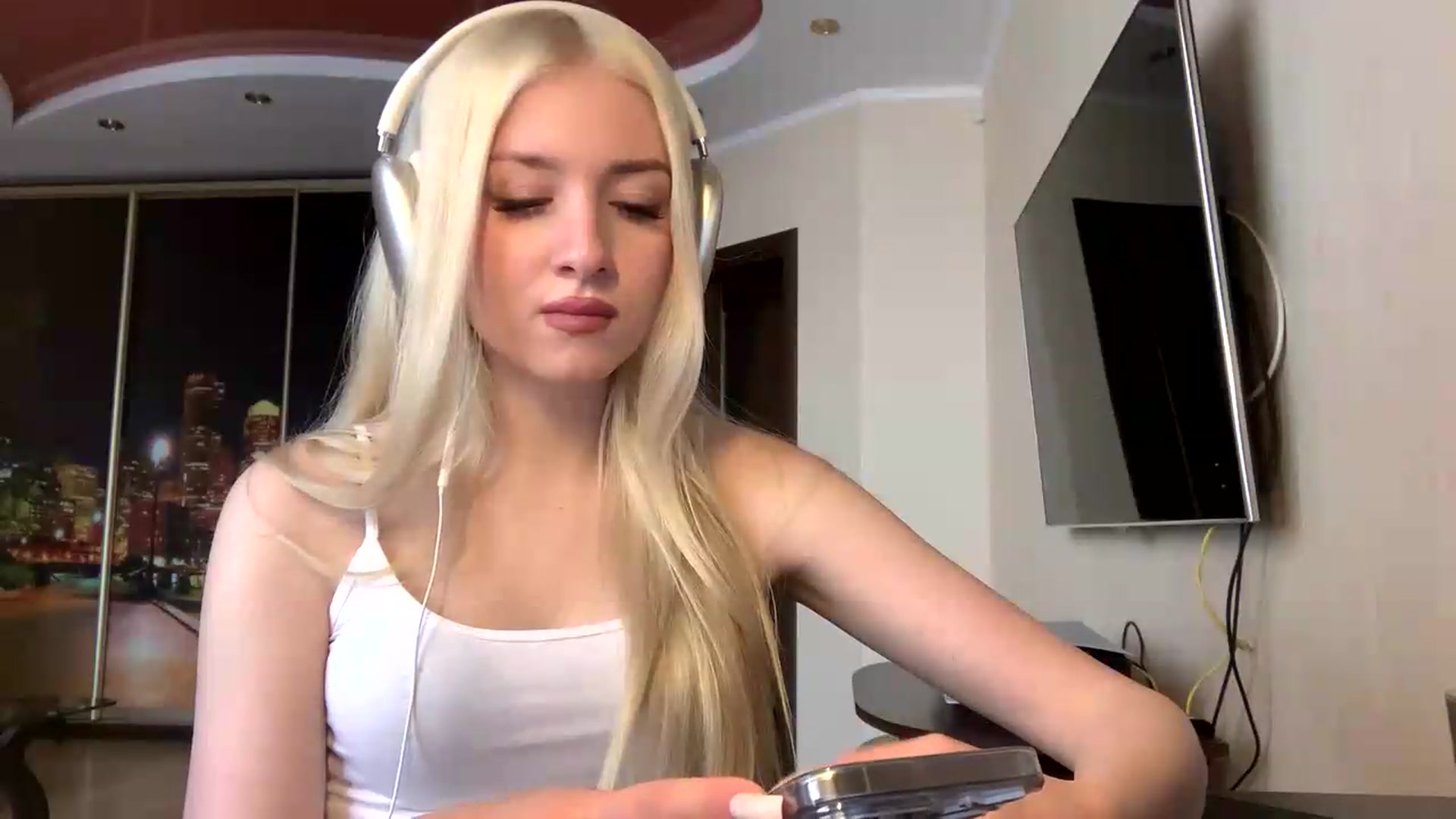 Gallery image thumbnail from SyndyRein's myfreecams stream on, 05/21/2026, 13:04 image 10 of 20