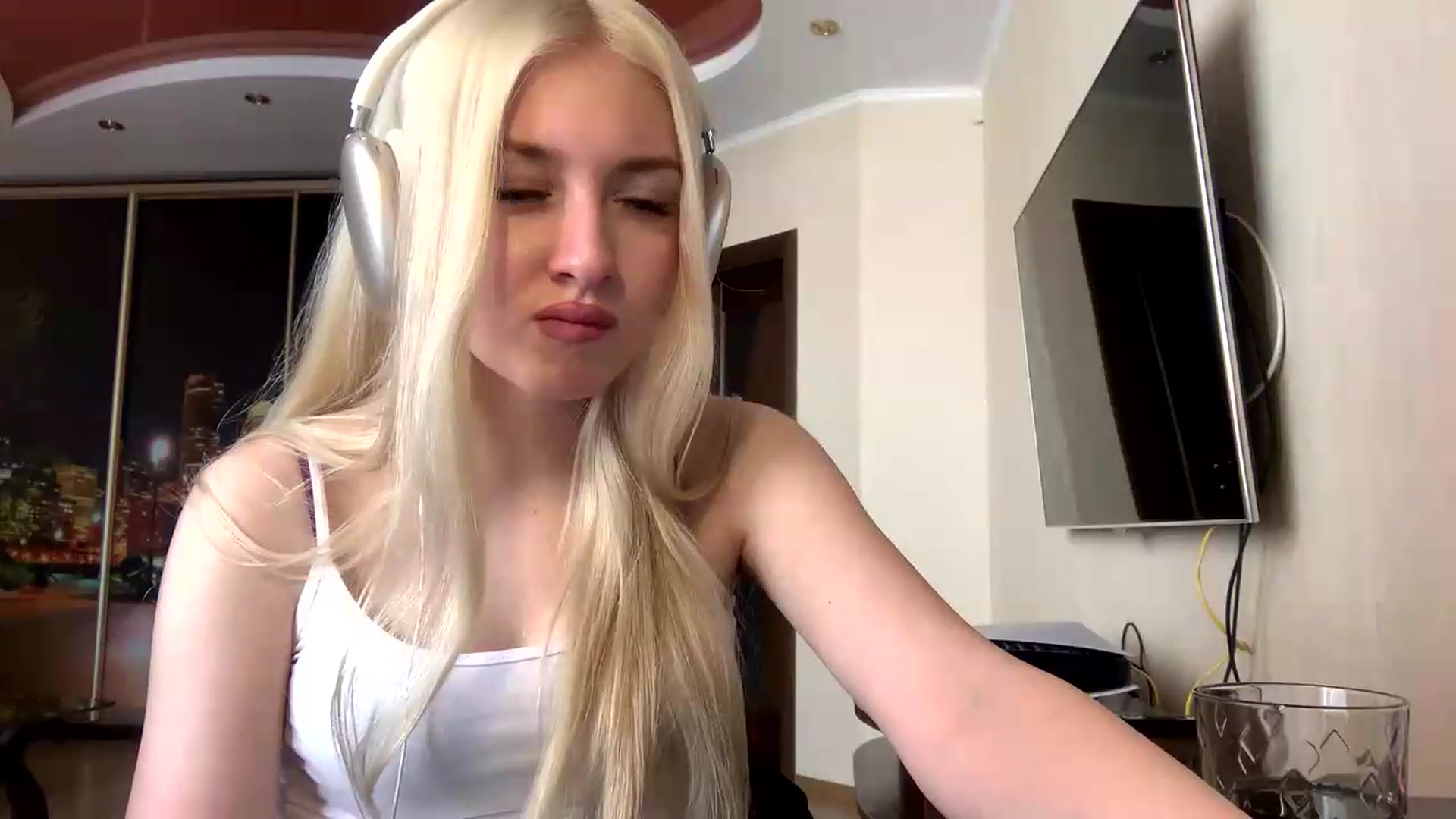 Gallery image thumbnail from SyndyRein's myfreecams stream on, 05/21/2026, 13:04 image 3 of 20