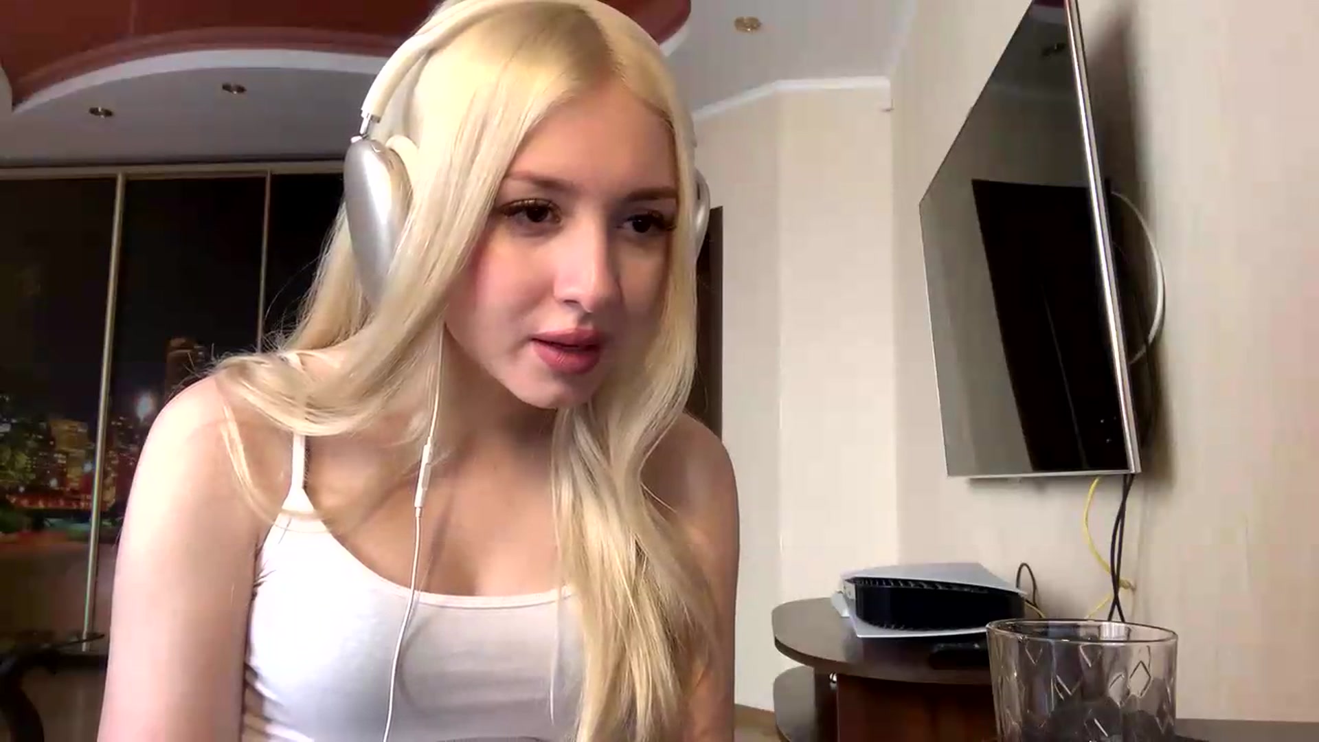 Gallery image thumbnail from SyndyRein's myfreecams stream on, 05/21/2026, 13:04 image 8 of 20