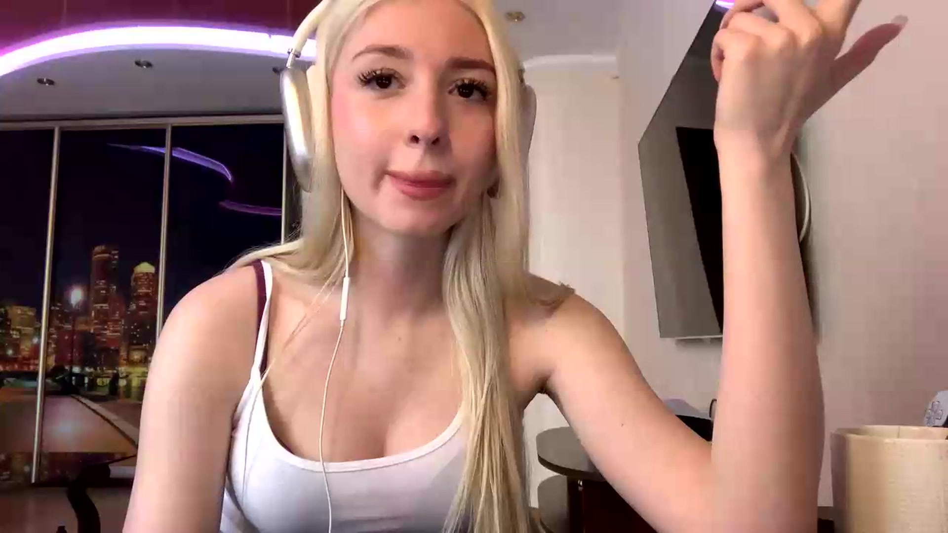 Gallery image thumbnail from SyndyRein's myfreecams stream on, 05/22/2026, 10:04 image 15 of 20