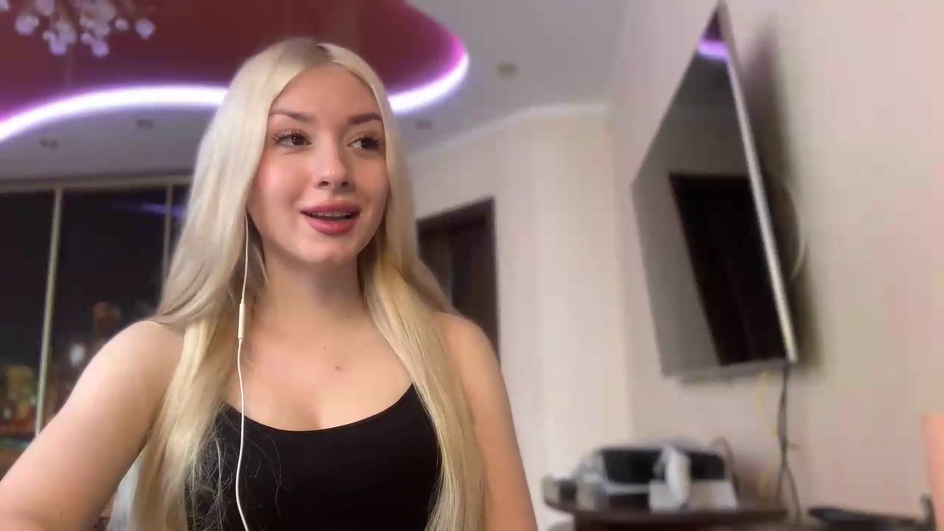 Gallery image thumbnail from SyndyRein's myfreecams stream on, 05/25/2026, 08:18 image 17 of 20