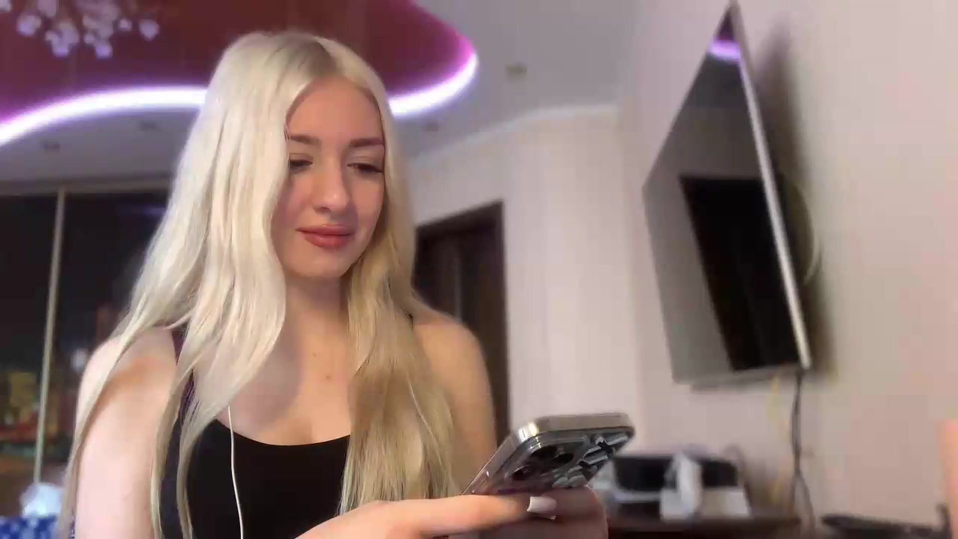 Gallery image thumbnail from SyndyRein's myfreecams stream on, 05/25/2026, 08:18 image 8 of 20