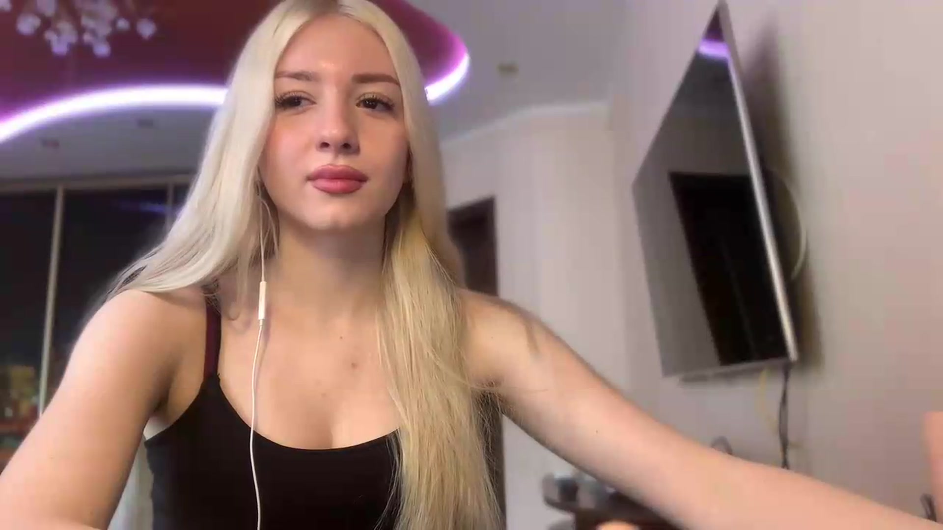Gallery image thumbnail from SyndyRein's myfreecams stream on, 05/25/2026, 08:18 image 10 of 20
