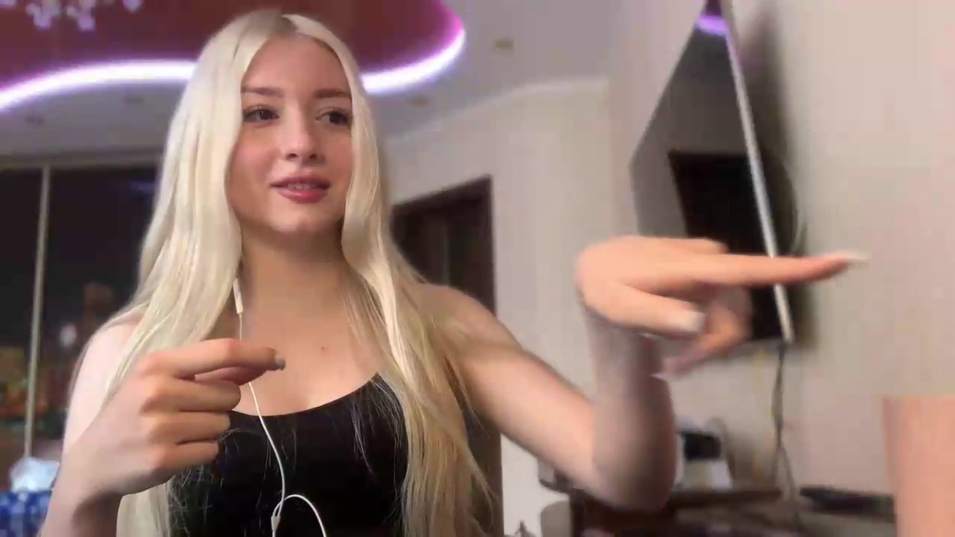 Gallery image thumbnail from SyndyRein's myfreecams stream on, 05/25/2026, 08:42 image 3 of 20