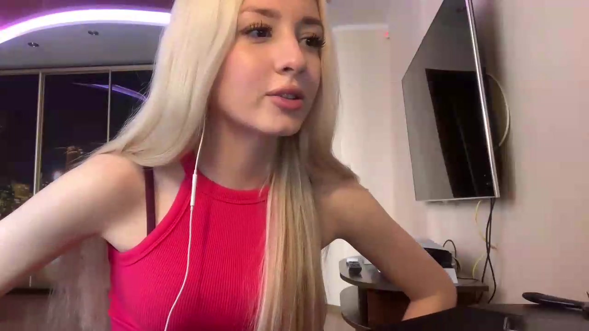 Gallery image thumbnail from SyndyRein's myfreecams stream on, 05/26/2026, 10:21 image 14 of 20