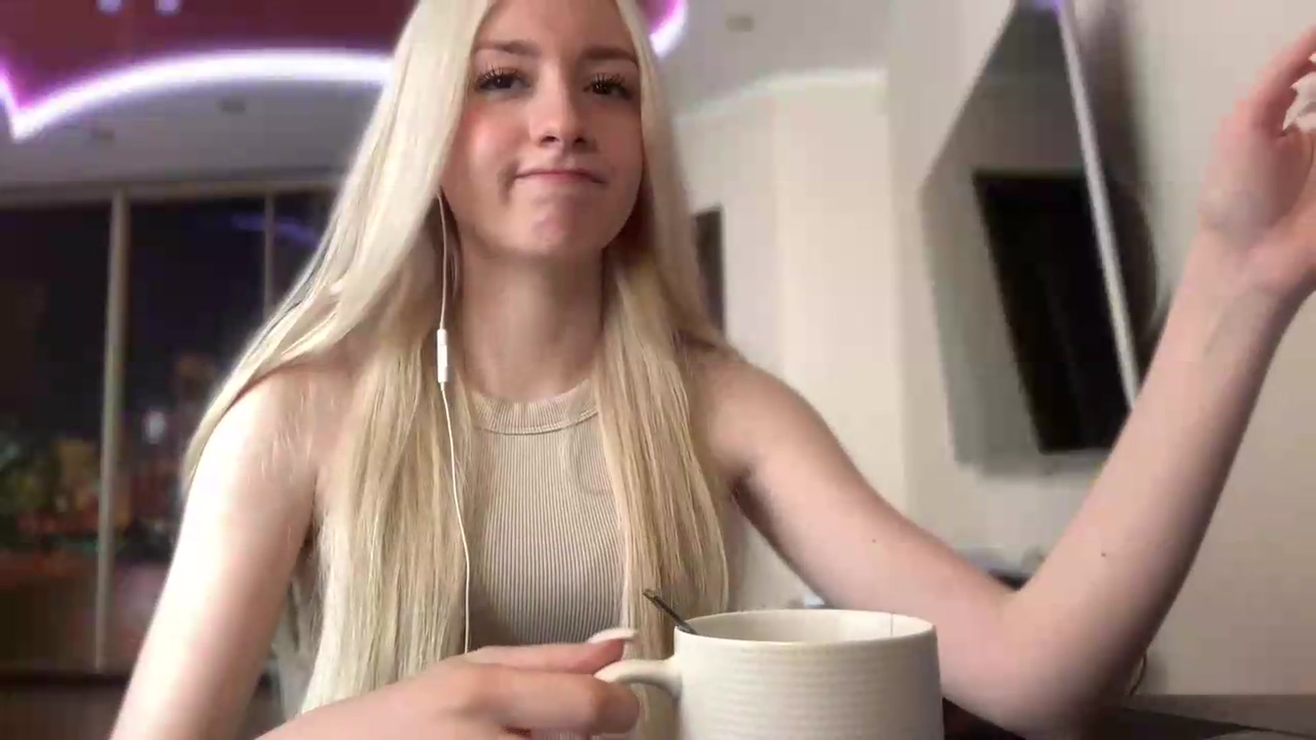 Gallery image thumbnail from SyndyRein's myfreecams stream on, 05/27/2026, 11:12 image 7 of 20