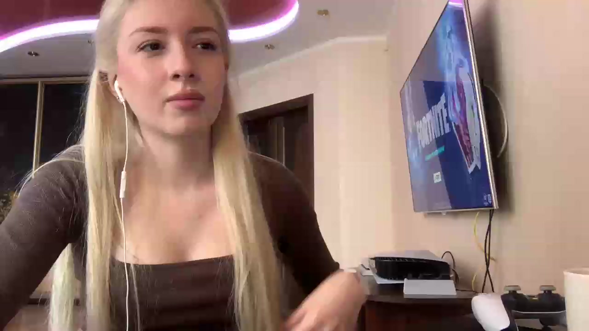 Gallery image thumbnail from SyndyRein's myfreecams stream on, 05/28/2026, 09:34 image 1 of 20