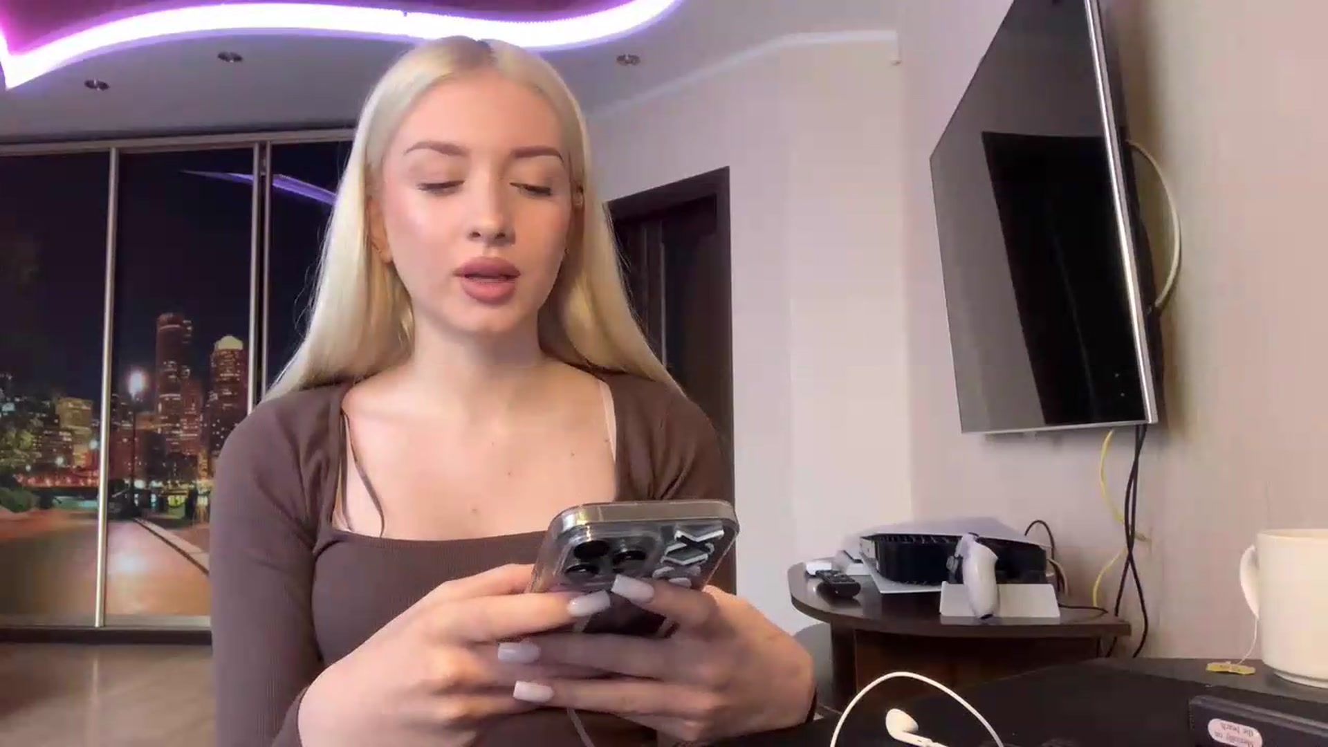 Gallery image thumbnail from SyndyRein's myfreecams stream on, 05/28/2026, 13:03 image 18 of 20