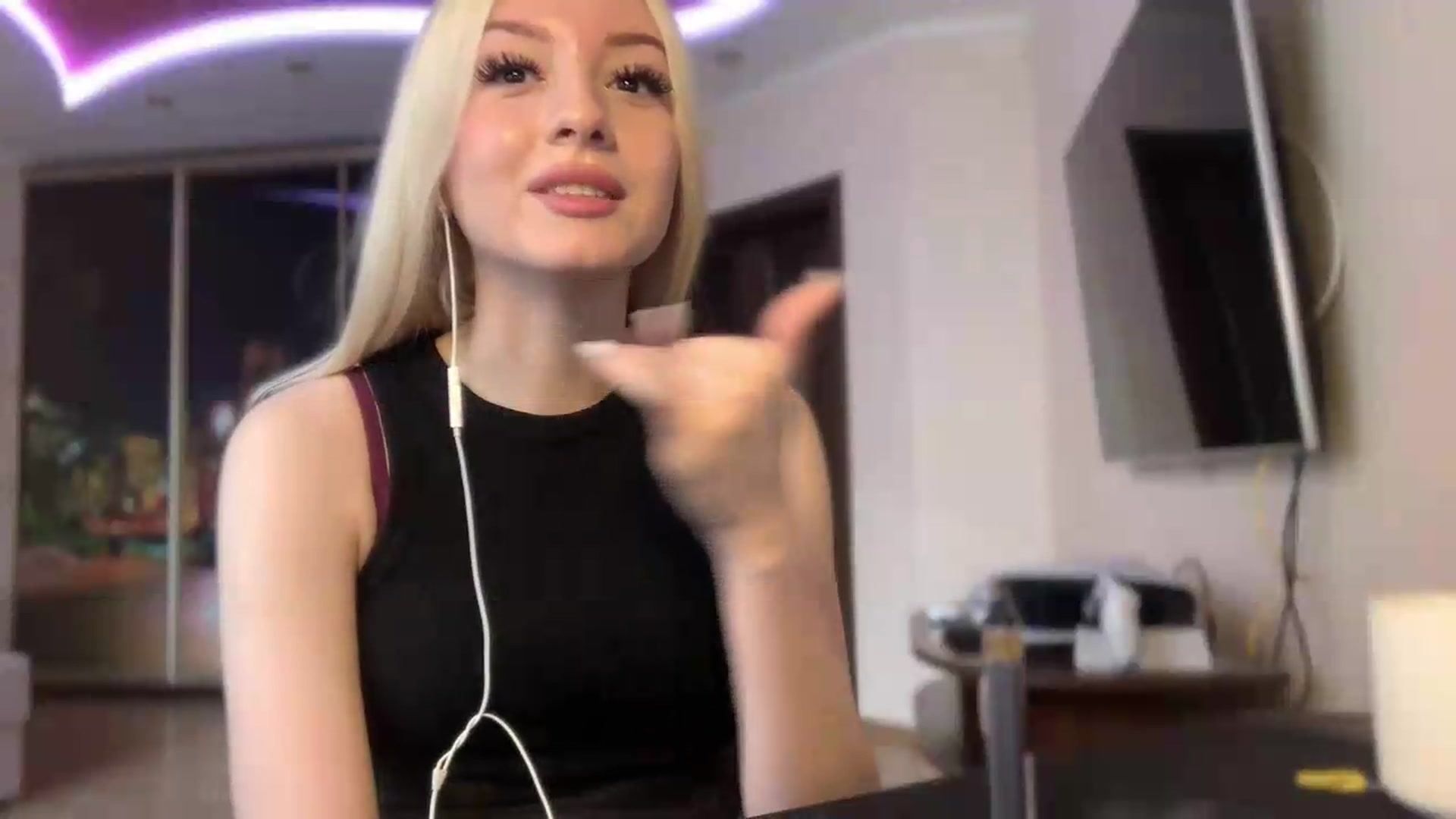 Gallery image thumbnail from SyndyRein's myfreecams stream on, 05/29/2026, 08:45 image 9 of 20