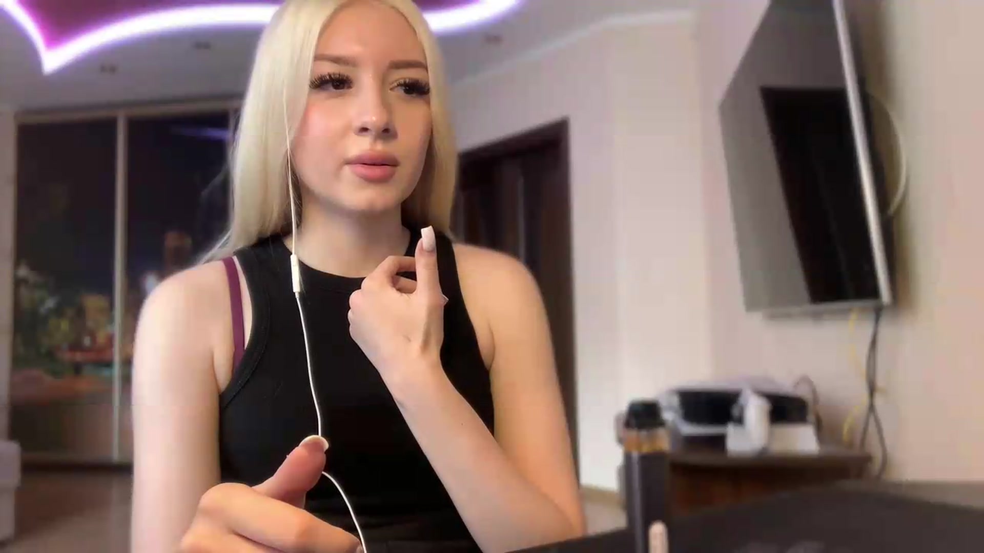Gallery image thumbnail from SyndyRein's myfreecams stream on, 05/29/2026, 08:45 image 3 of 20