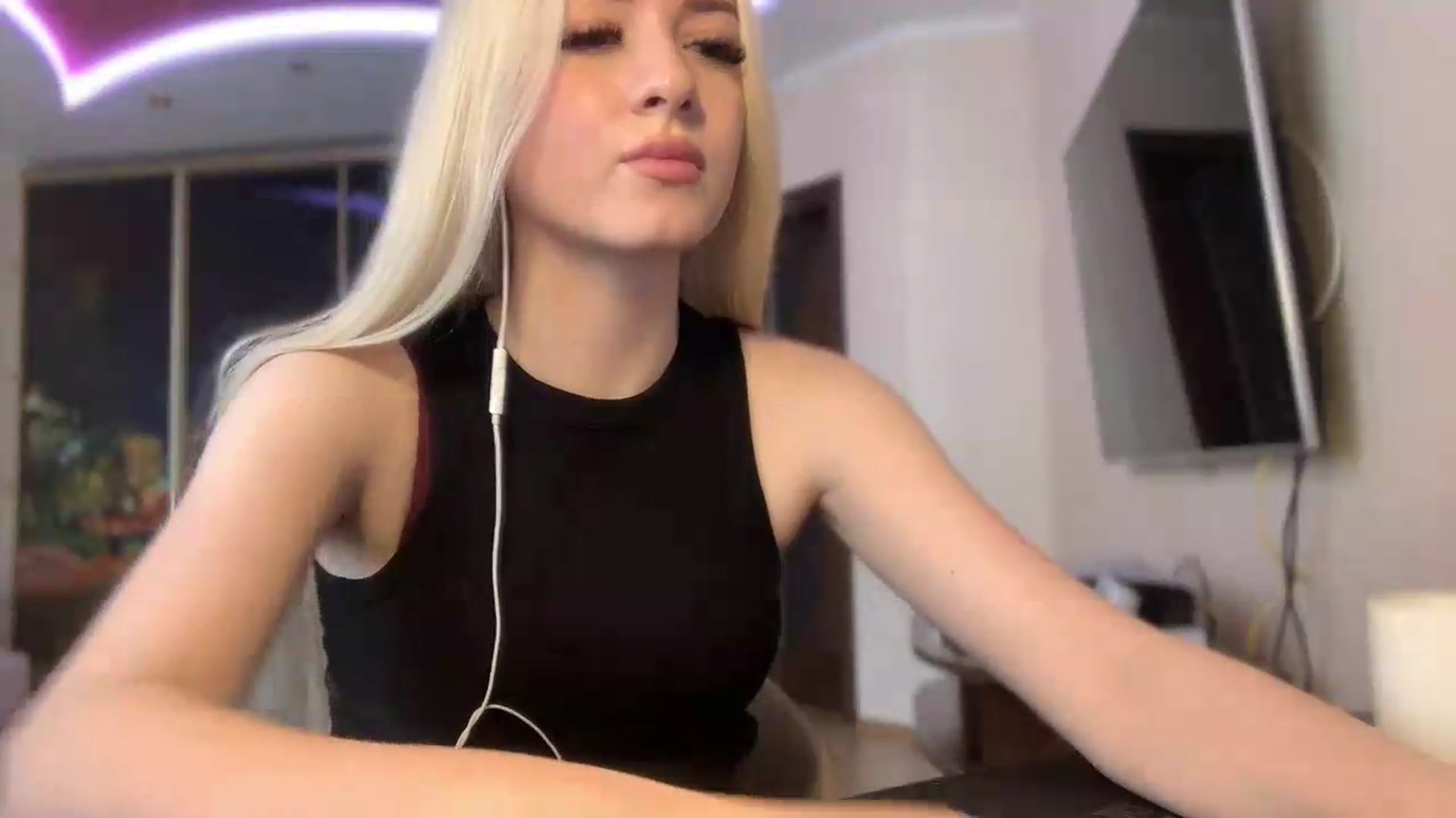 Gallery image thumbnail from SyndyRein's myfreecams stream on, 05/29/2026, 08:45 image 16 of 20
