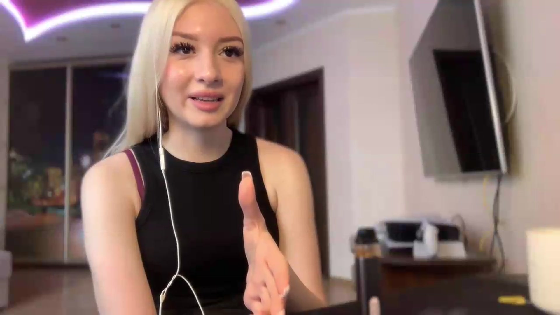 Gallery image thumbnail from SyndyRein's myfreecams stream on, 05/29/2026, 08:45 image 6 of 20