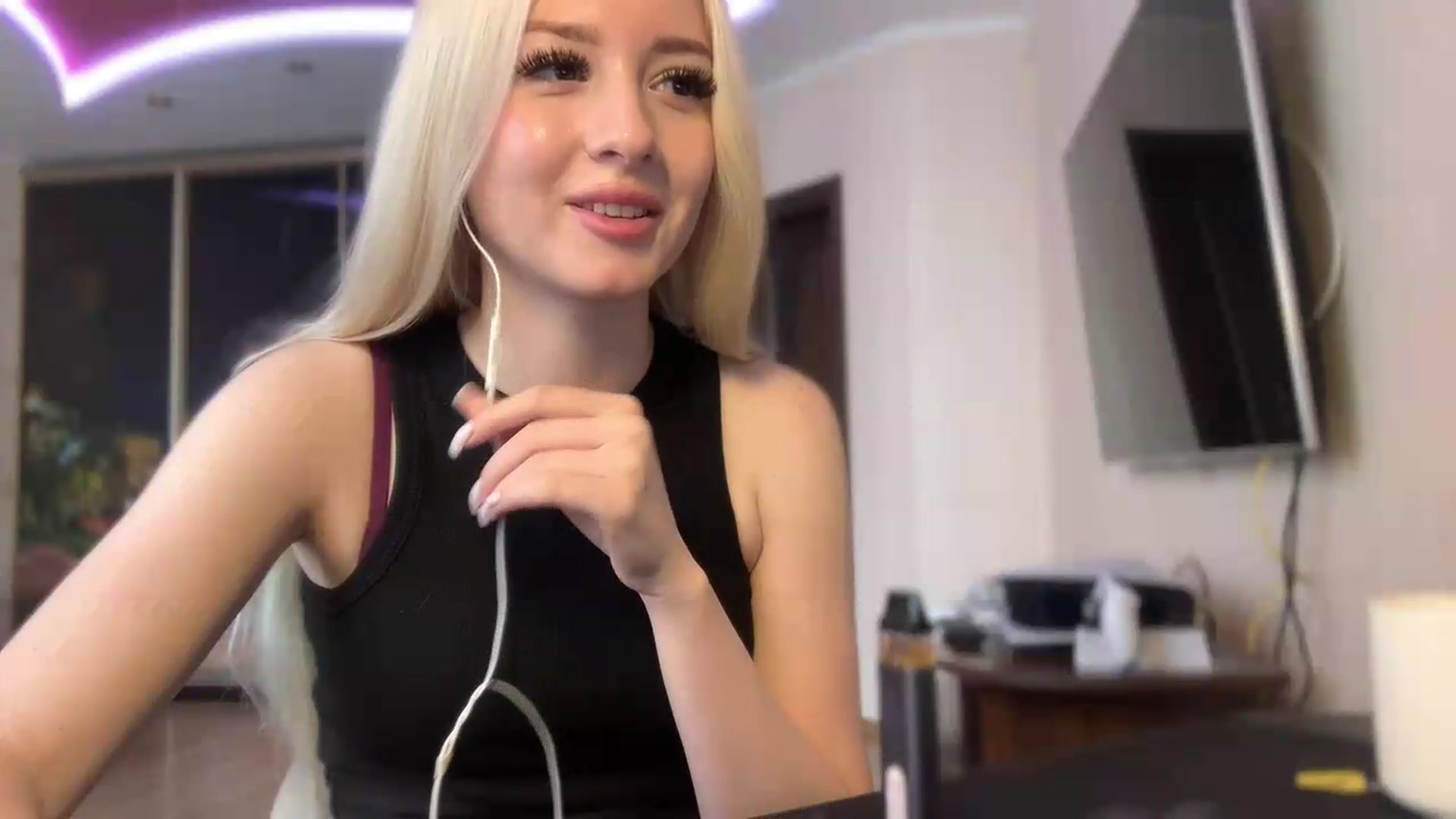 Gallery image thumbnail from SyndyRein's myfreecams stream on, 05/29/2026, 08:45 image 18 of 20