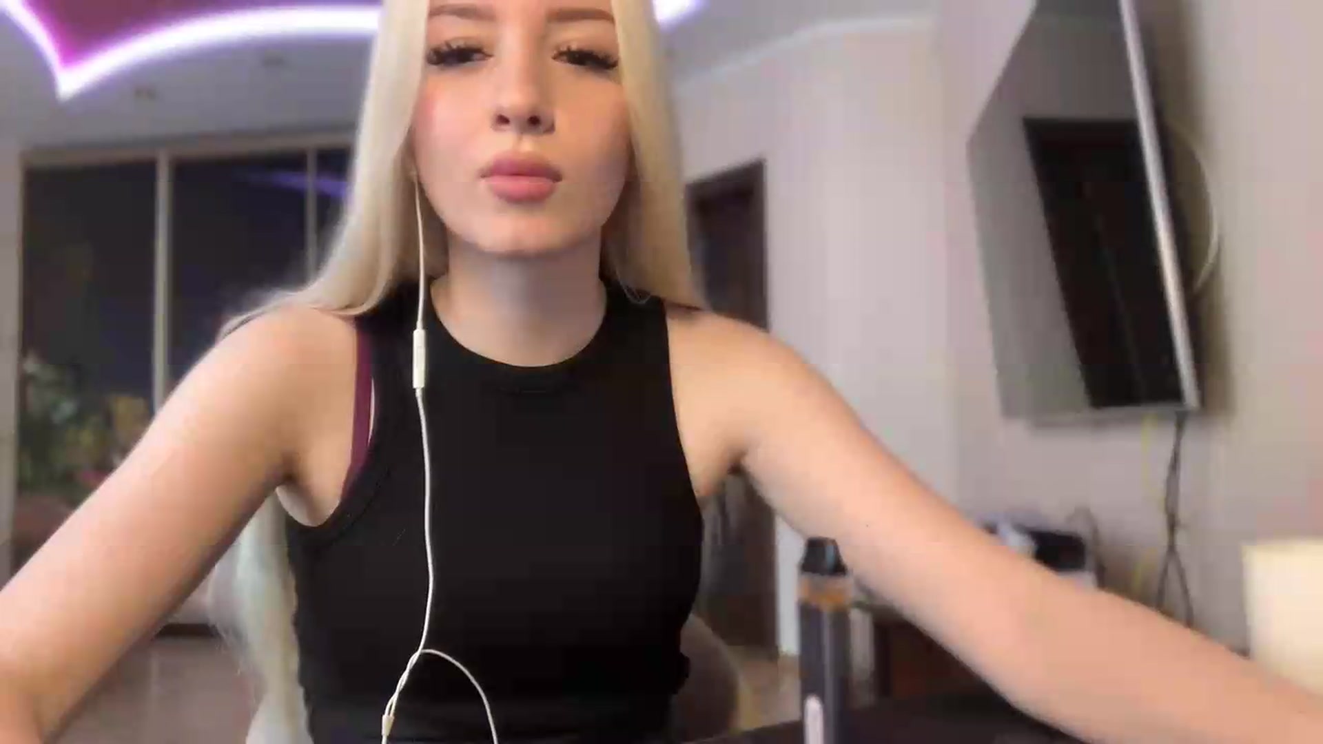 Gallery image thumbnail from SyndyRein's myfreecams stream on, 05/29/2026, 08:45 image 19 of 20