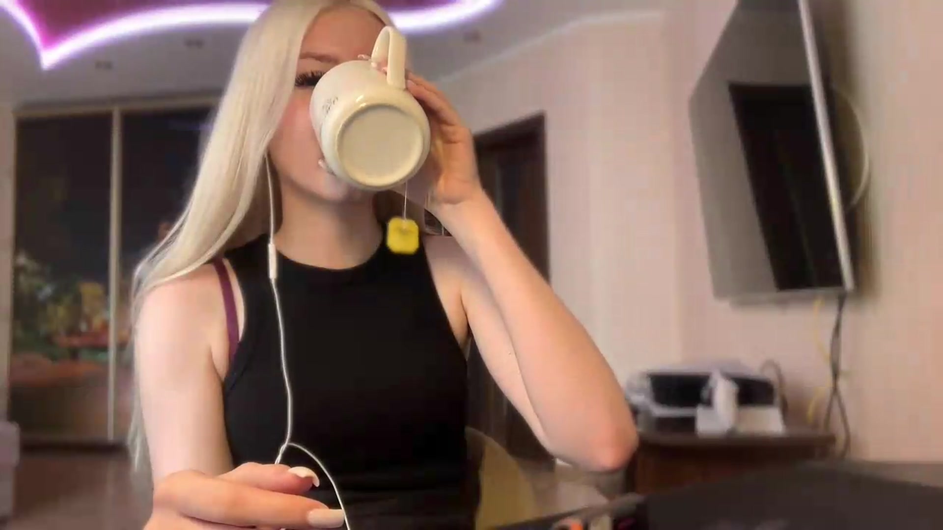 Gallery image thumbnail from SyndyRein's myfreecams stream on, 05/29/2026, 08:45 image 20 of 20