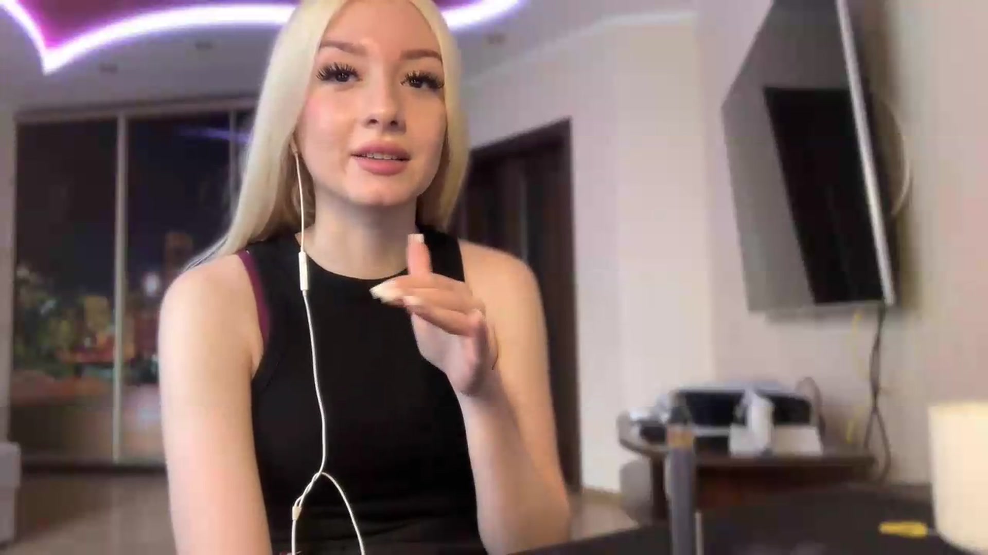 Gallery image thumbnail from SyndyRein's myfreecams stream on, 05/29/2026, 08:45 image 8 of 20