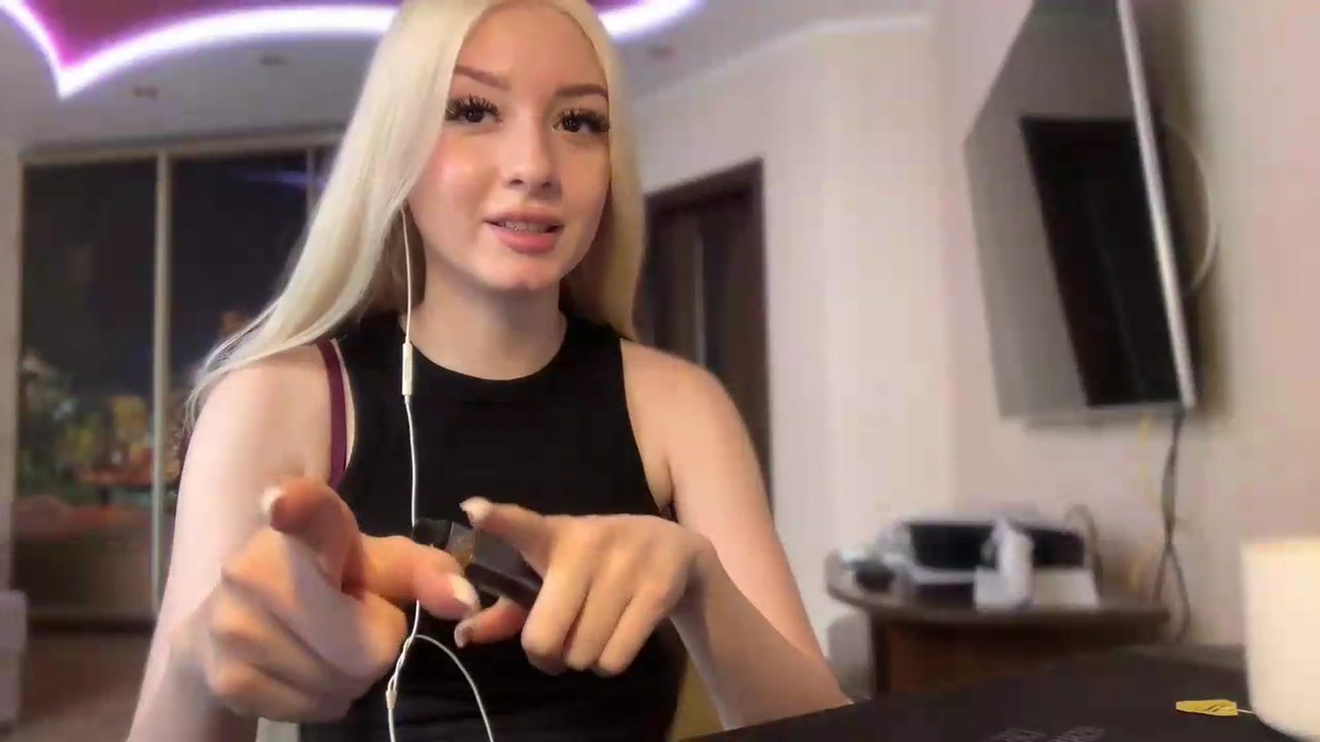 Gallery image thumbnail from SyndyRein's myfreecams stream on, 05/29/2026, 08:45 image 14 of 20