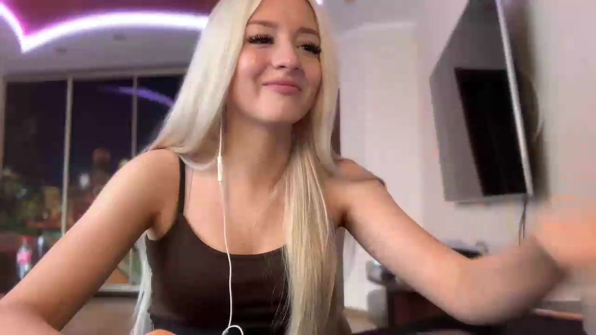 Gallery image thumbnail from SyndyRein's myfreecams stream on, 06/01/2026, 11:00 image 14 of 20