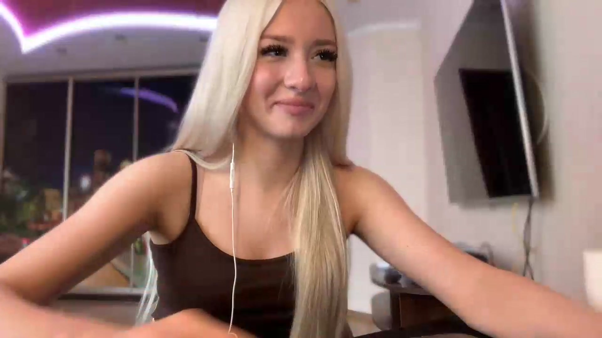Gallery image thumbnail from SyndyRein's myfreecams stream on, 06/01/2026, 11:00 image 13 of 20