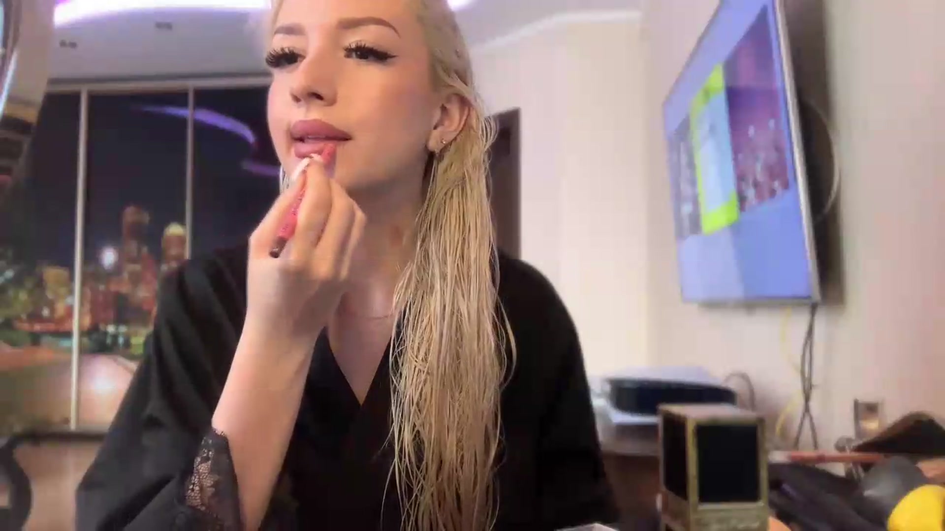Gallery image thumbnail from SyndyRein's myfreecams stream on, 06/08/2026, 13:00 image 18 of 20