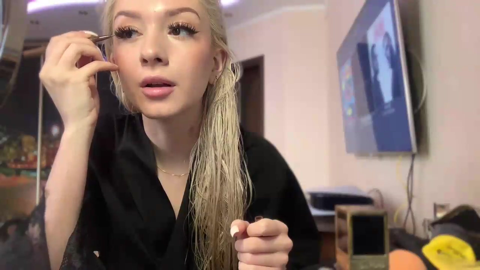 Gallery image thumbnail from SyndyRein's myfreecams stream on, 06/08/2026, 13:00 image 9 of 20