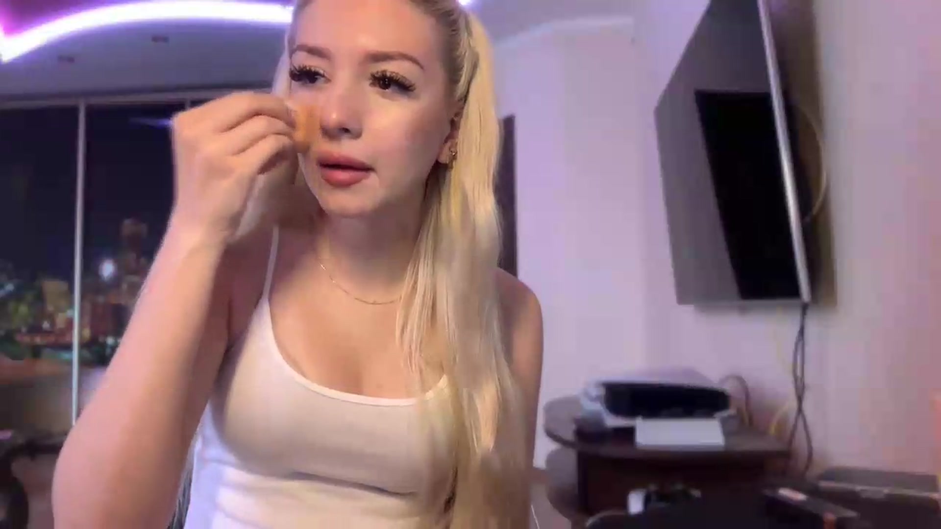 Gallery image thumbnail from SyndyRein's myfreecams stream on, 06/10/2026, 09:45 image 5 of 20