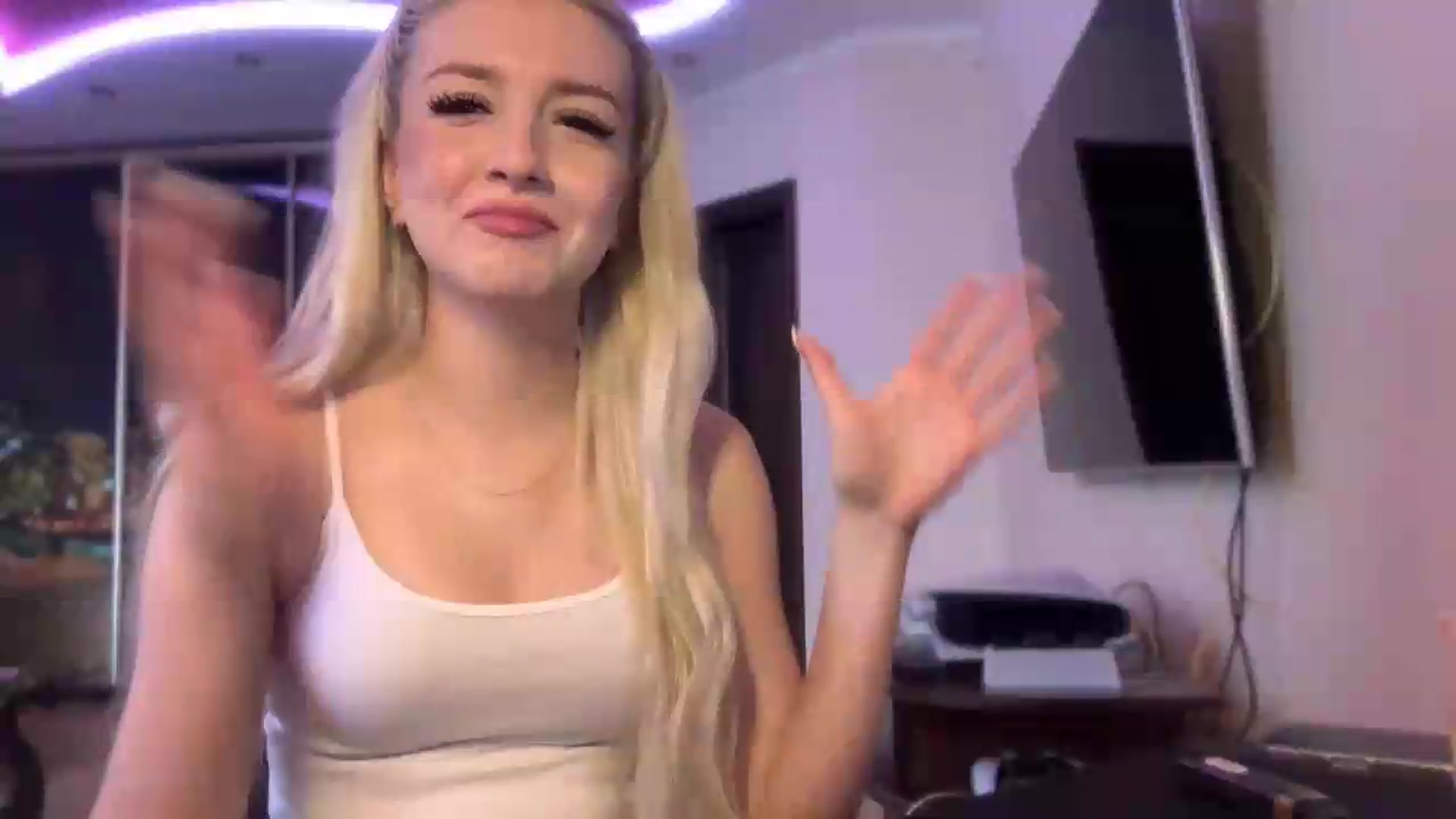 Gallery image thumbnail from SyndyRein's myfreecams stream on, 06/10/2026, 09:45 image 6 of 20