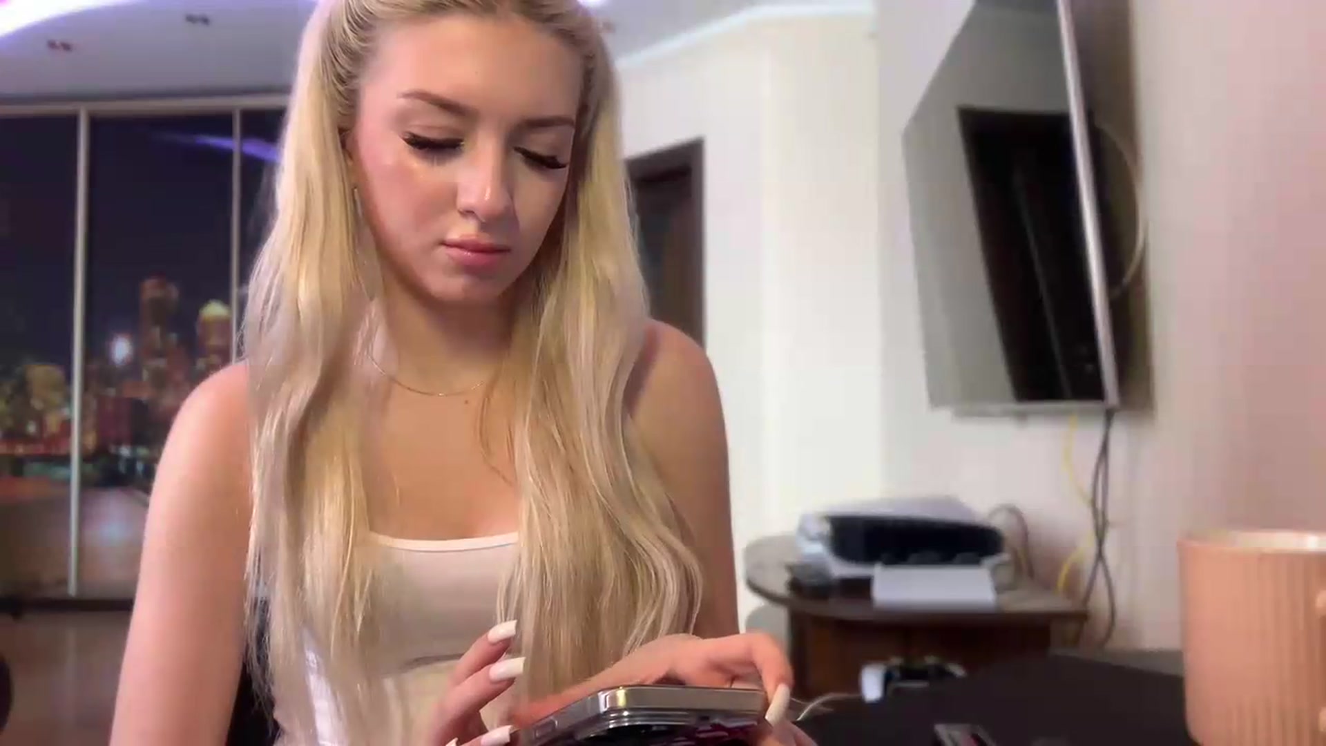 Gallery image thumbnail from SyndyRein's myfreecams stream on, 06/10/2026, 12:01 image 6 of 20