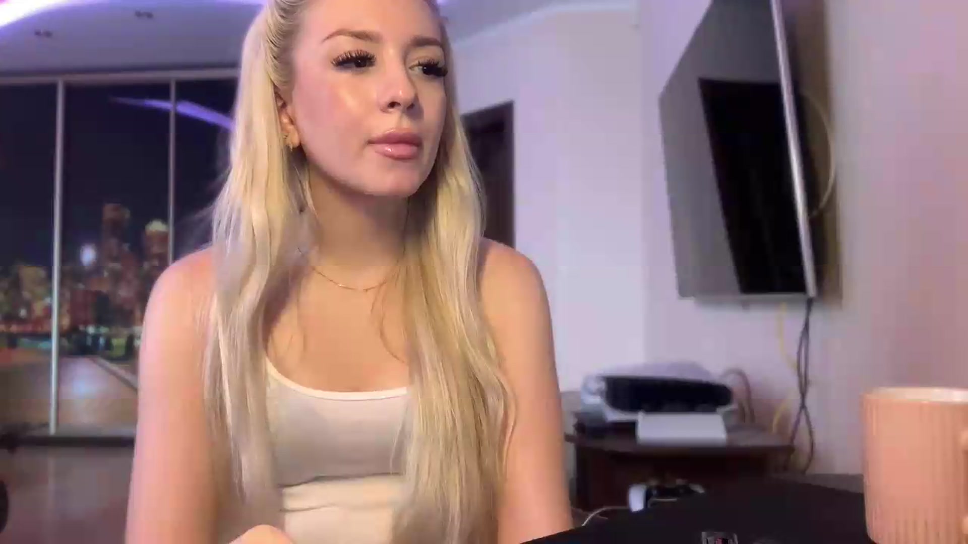 Gallery image thumbnail from SyndyRein's myfreecams stream on, 06/10/2026, 12:01 image 19 of 20