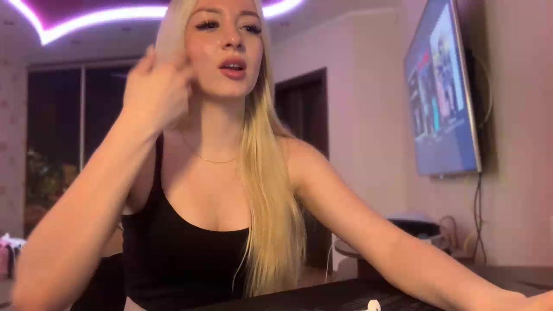Gallery image thumbnail from SyndyRein's myfreecams stream on, 06/12/2026, 10:18 image 4 of 20