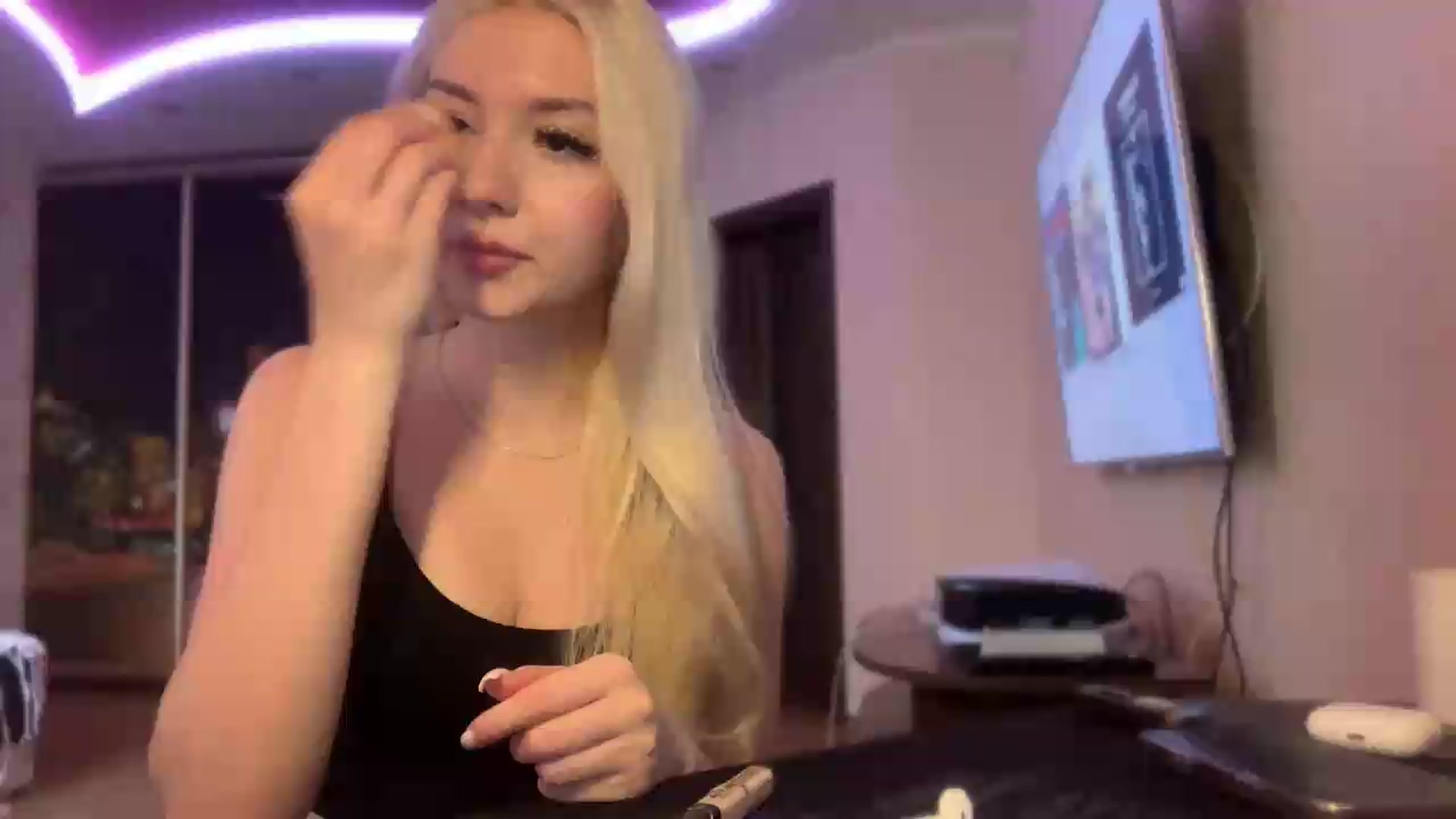 Gallery image thumbnail from SyndyRein's myfreecams stream on, 06/12/2026, 10:18 image 7 of 20