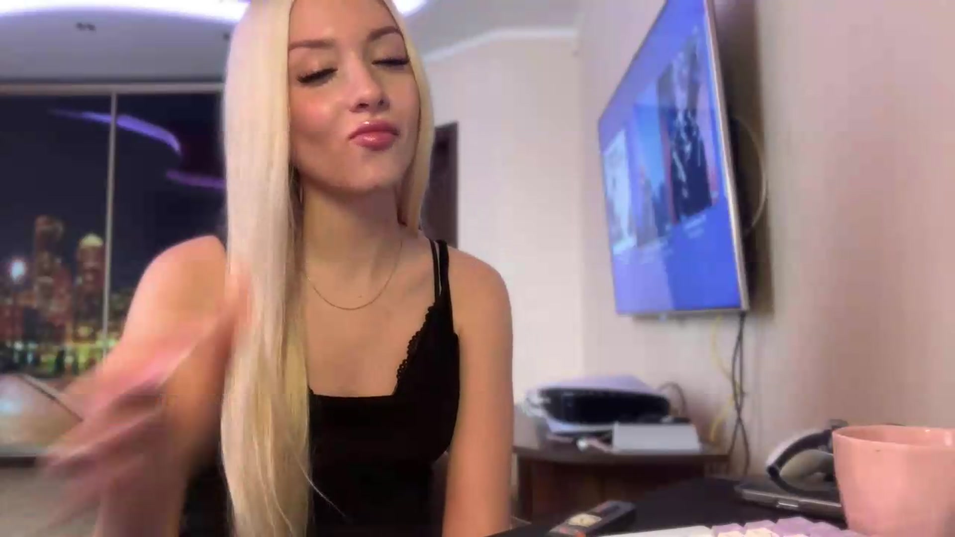 Gallery image thumbnail from SyndyRein's myfreecams stream on, 06/15/2026, 12:04 image 18 of 20