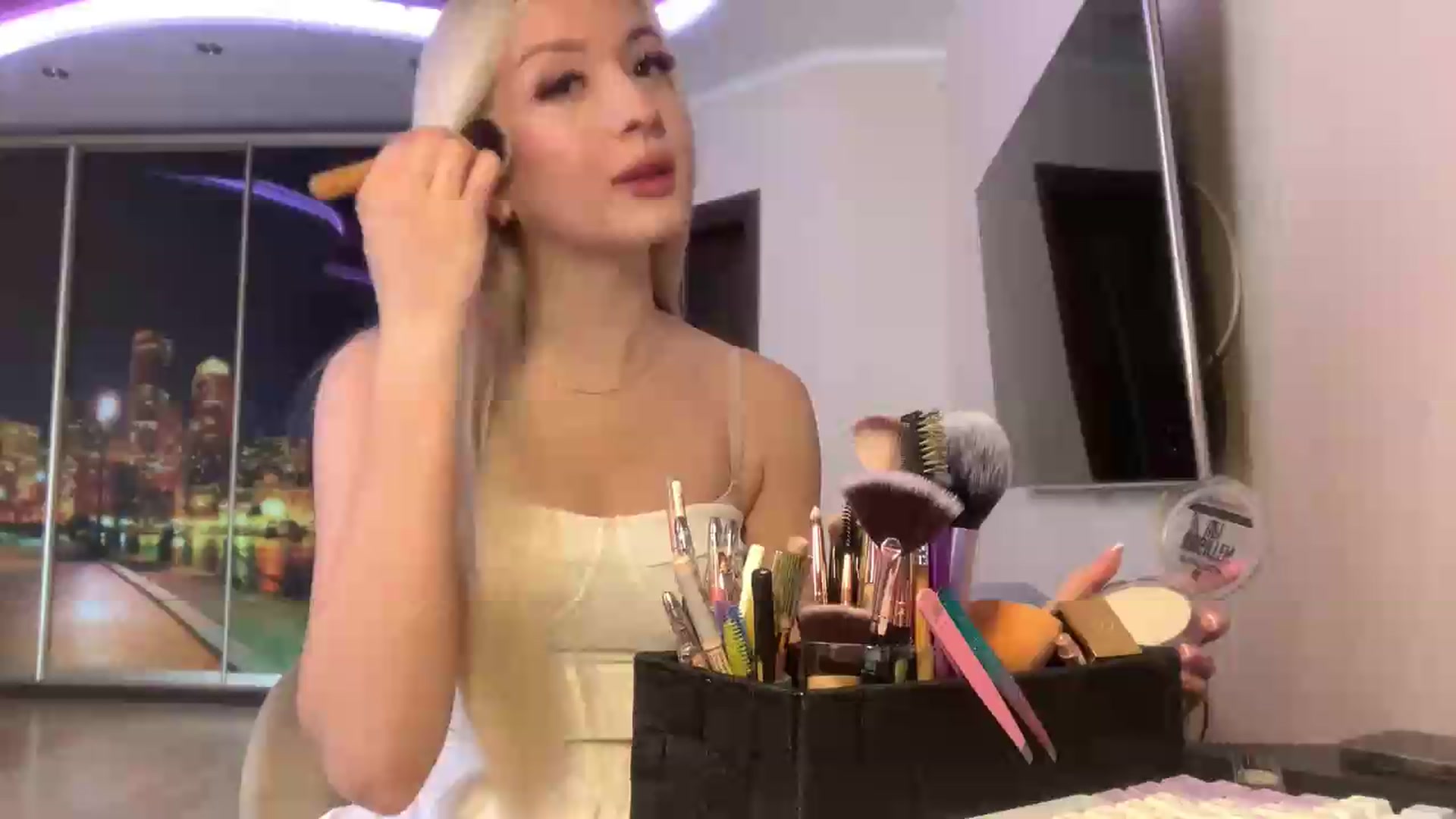 Gallery image thumbnail from SyndyRein's myfreecams stream on, 06/16/2026, 10:16 image 1 of 20