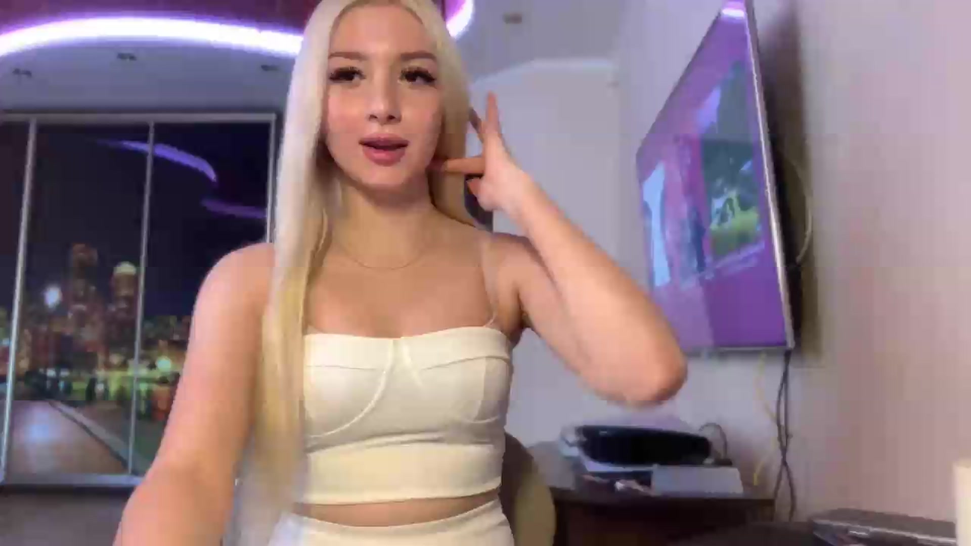 Gallery image thumbnail from SyndyRein's myfreecams stream on, 06/16/2026, 11:36 image 1 of 20