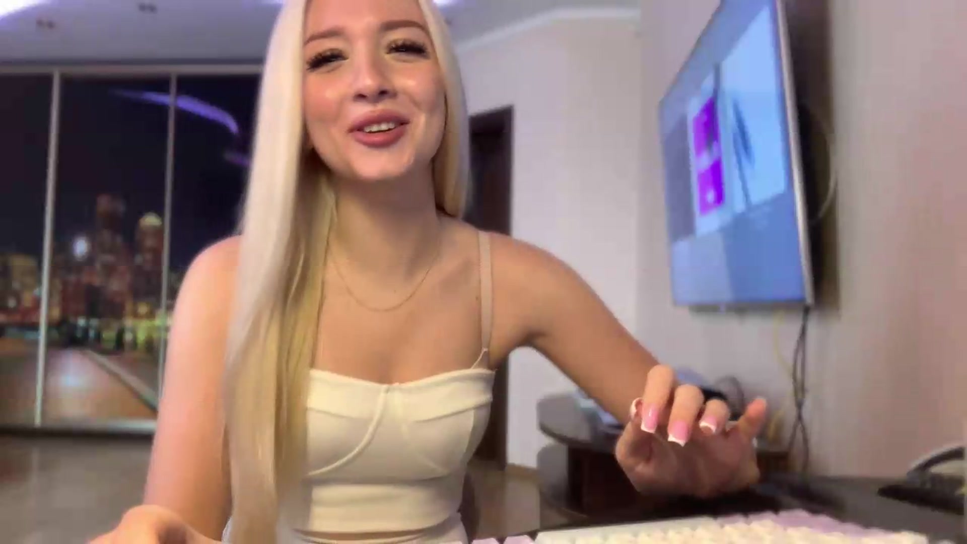 Gallery image thumbnail from SyndyRein's myfreecams stream on, 06/16/2026, 11:36 image 14 of 20