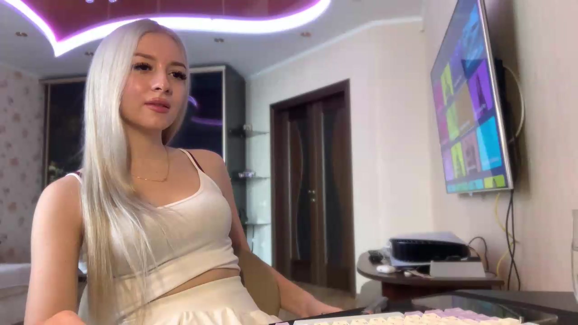 Gallery image thumbnail from SyndyRein's myfreecams stream on, 06/19/2026, 10:13 image 18 of 20